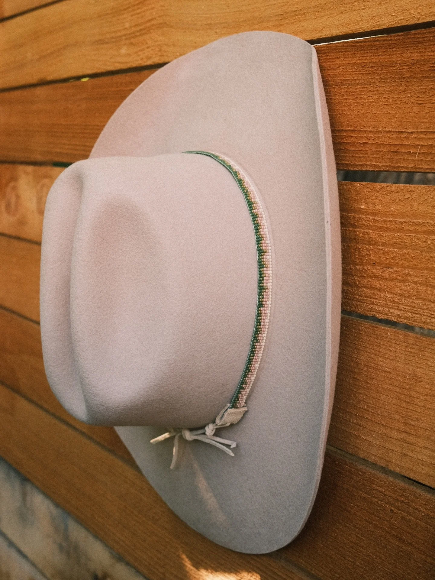 I make jewelry for your hat now 🤗🤠

#loombeading #rainbowtrout #fishjewelry #hatband