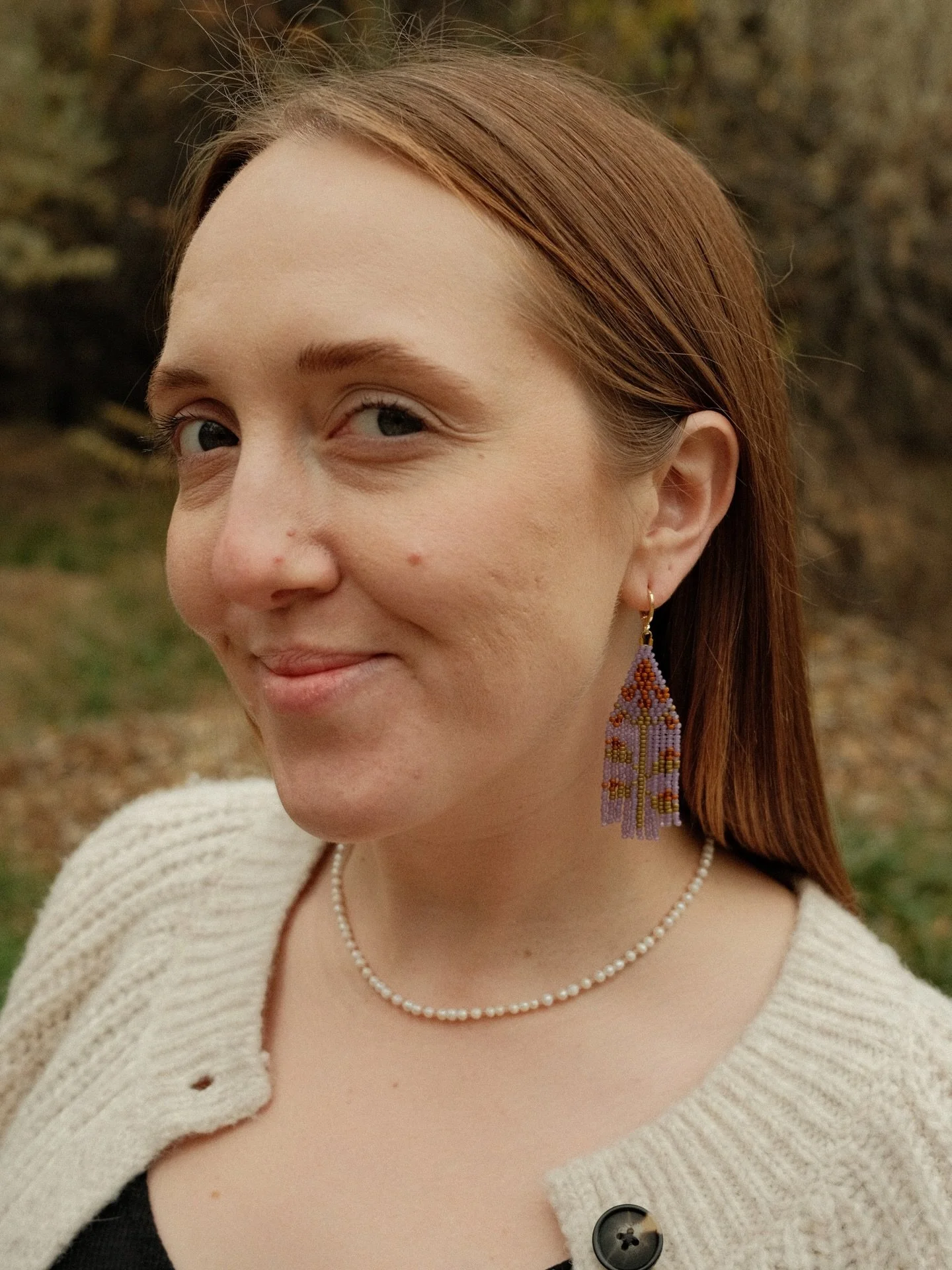 this babe 💜 in the wildflower earrings and pearl necklace!