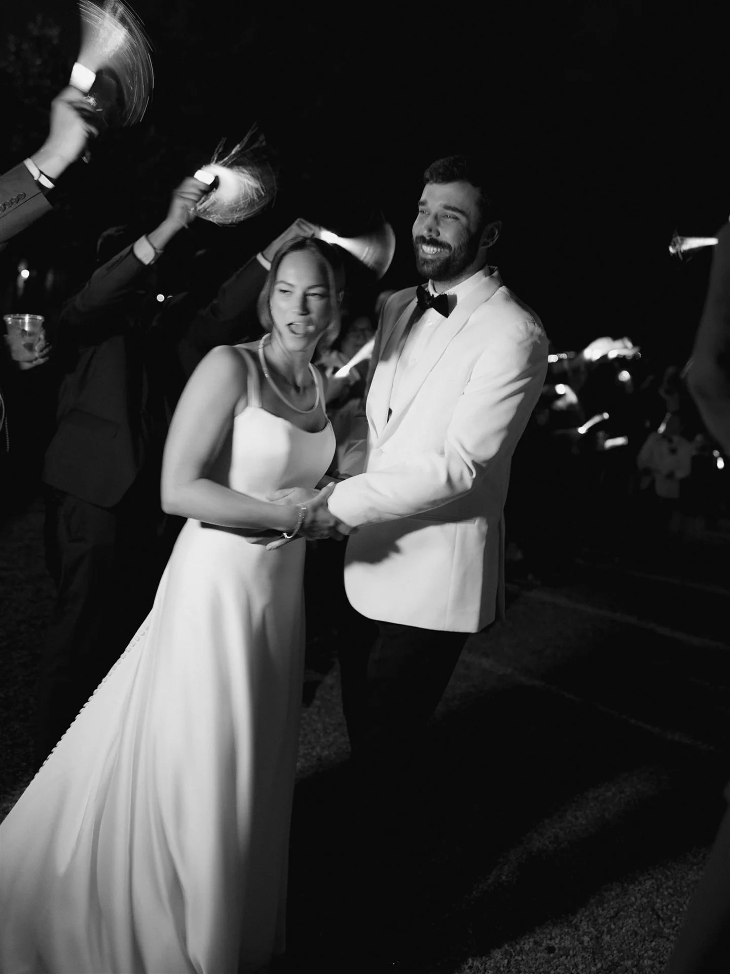 🎇🎇🎇

Shooting for @jessiewalkerphoto 

.
.
.
.
.
#virginiaweddingphotographers #virginiawedding #virginiabeachweddingphotographer #virginiabeachwedding #bridelook #virginiabride