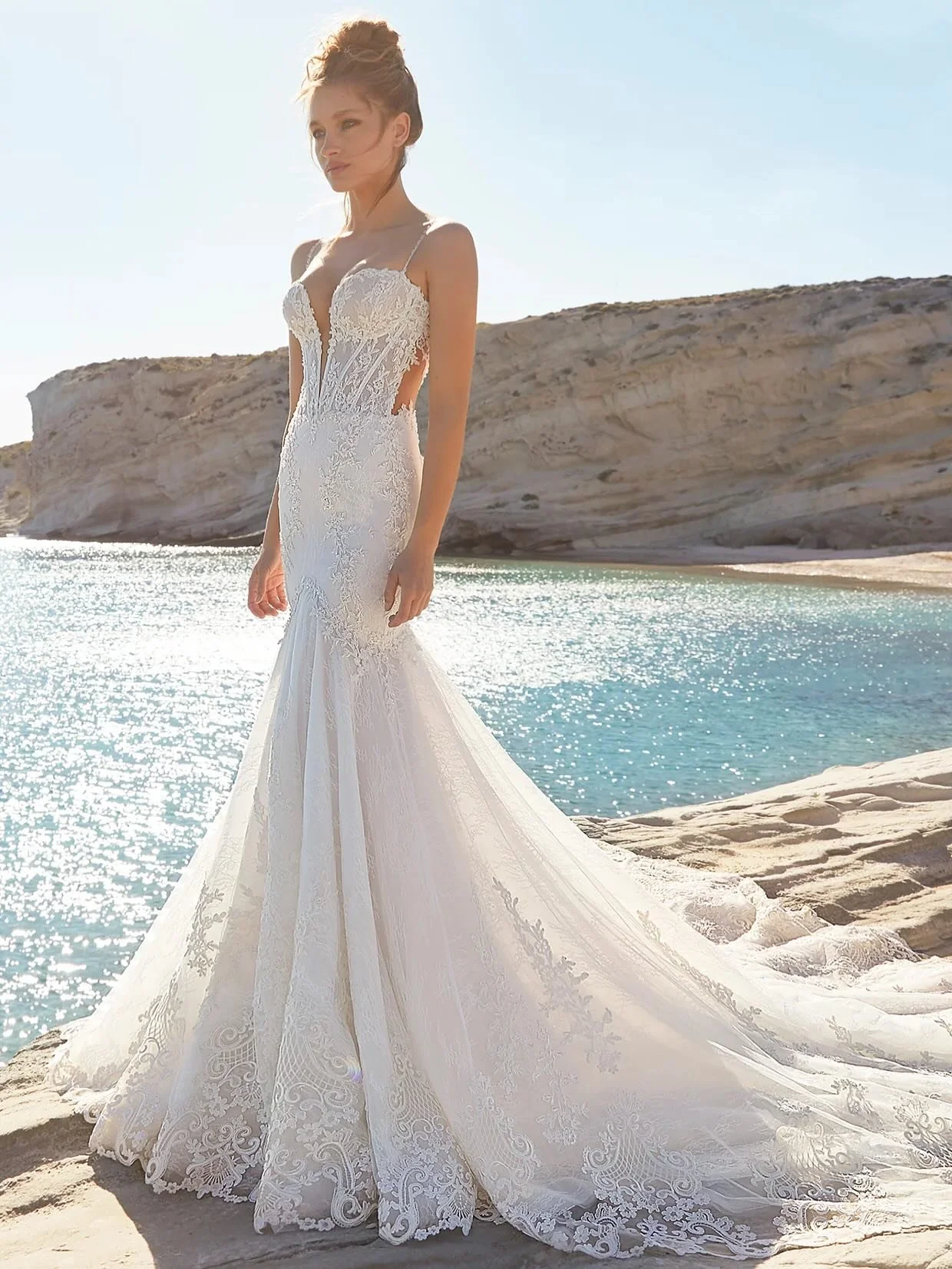 Ines Di Santo’s Santorini & Kas are now available off the rack at Selected Bridal ❤️
#Tampa #bride #weddingdress #sample #designergown