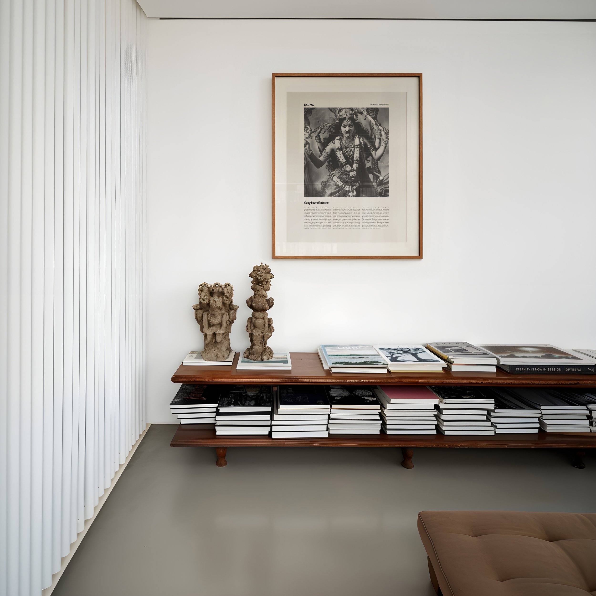 4x5-frame-low-bookshelf-statues-0089.jpg