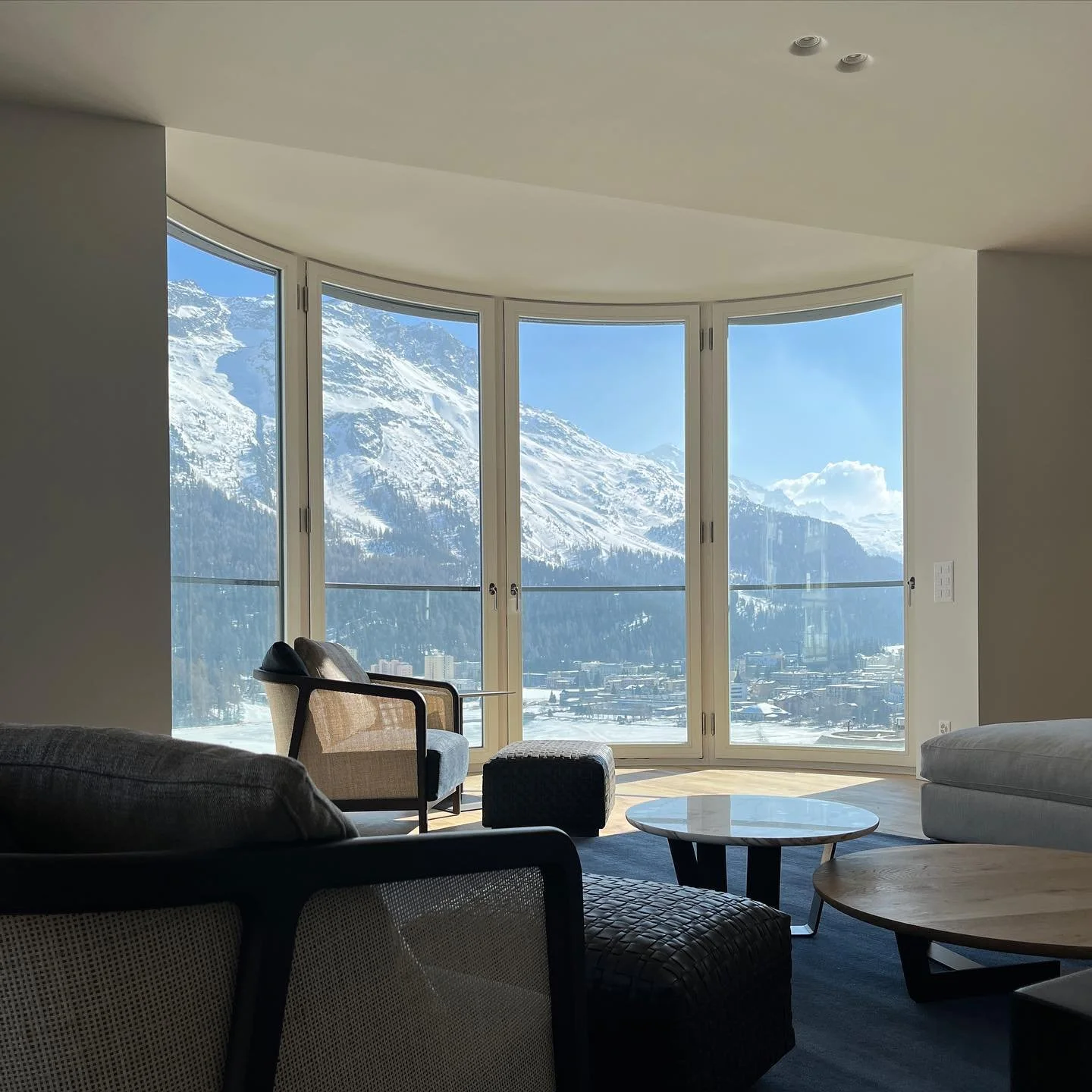 Project Murezzan | St Mortiz | 2020-2021 

#architecture #interiordesign #stmoritz #archidaily #architecturelovers #archidaily #archilovers #luxuryhomes #luxurydesign #engadina #engadinstmoritz #fvarchitecture #architecturephotography #interiors #int
