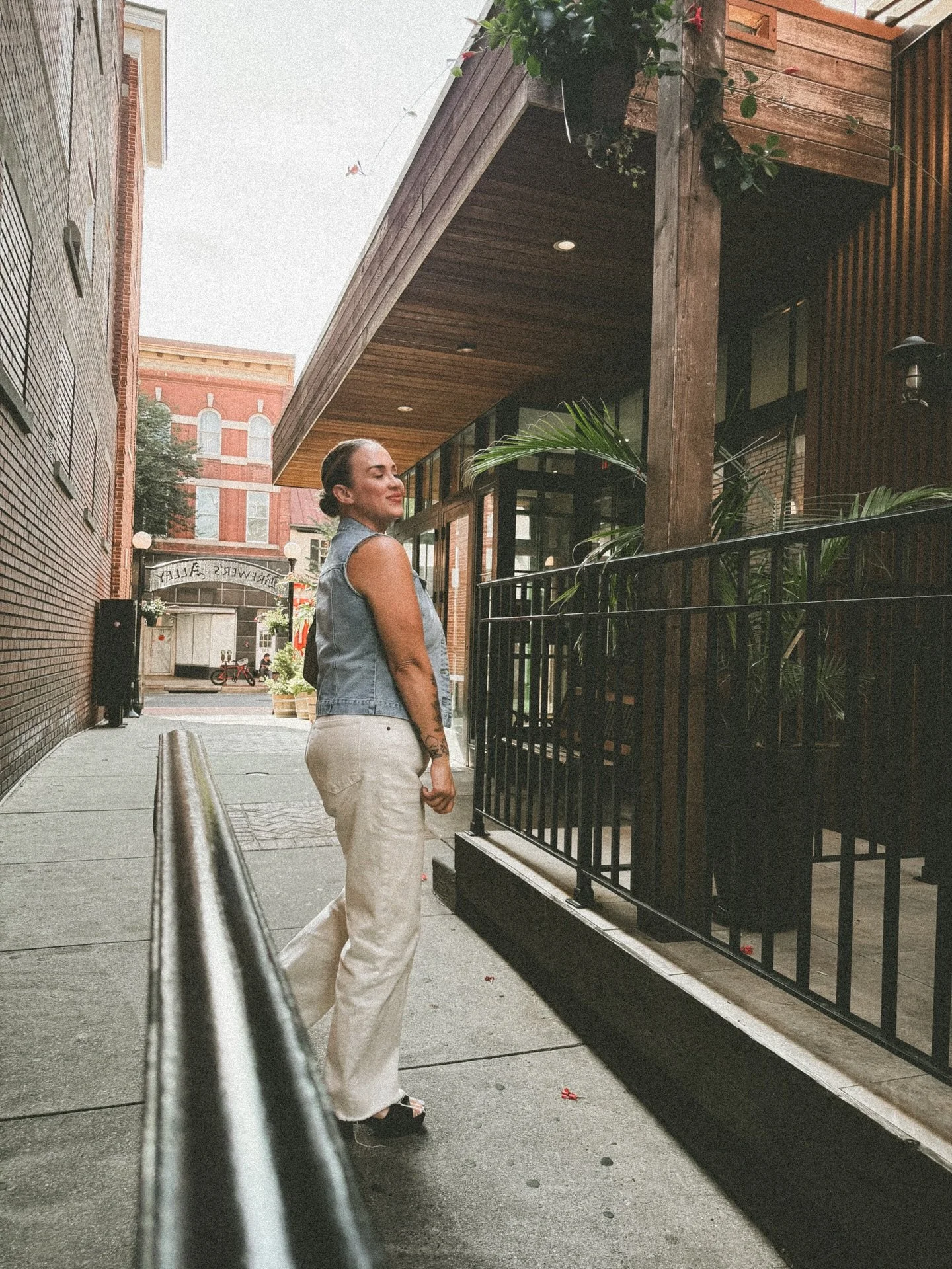 beautiful views in downtown frederick❤️

Outfit is thrifted but🤭
Pants @abercrombie 
Vintage 90s NYC Jeans Denim Vest
@ninewest vintage bag
cute black chunky shoes brand ???🫶🏼

#thanksitsthrifted #thriftfit #thriftedstyle #thriftinspo
