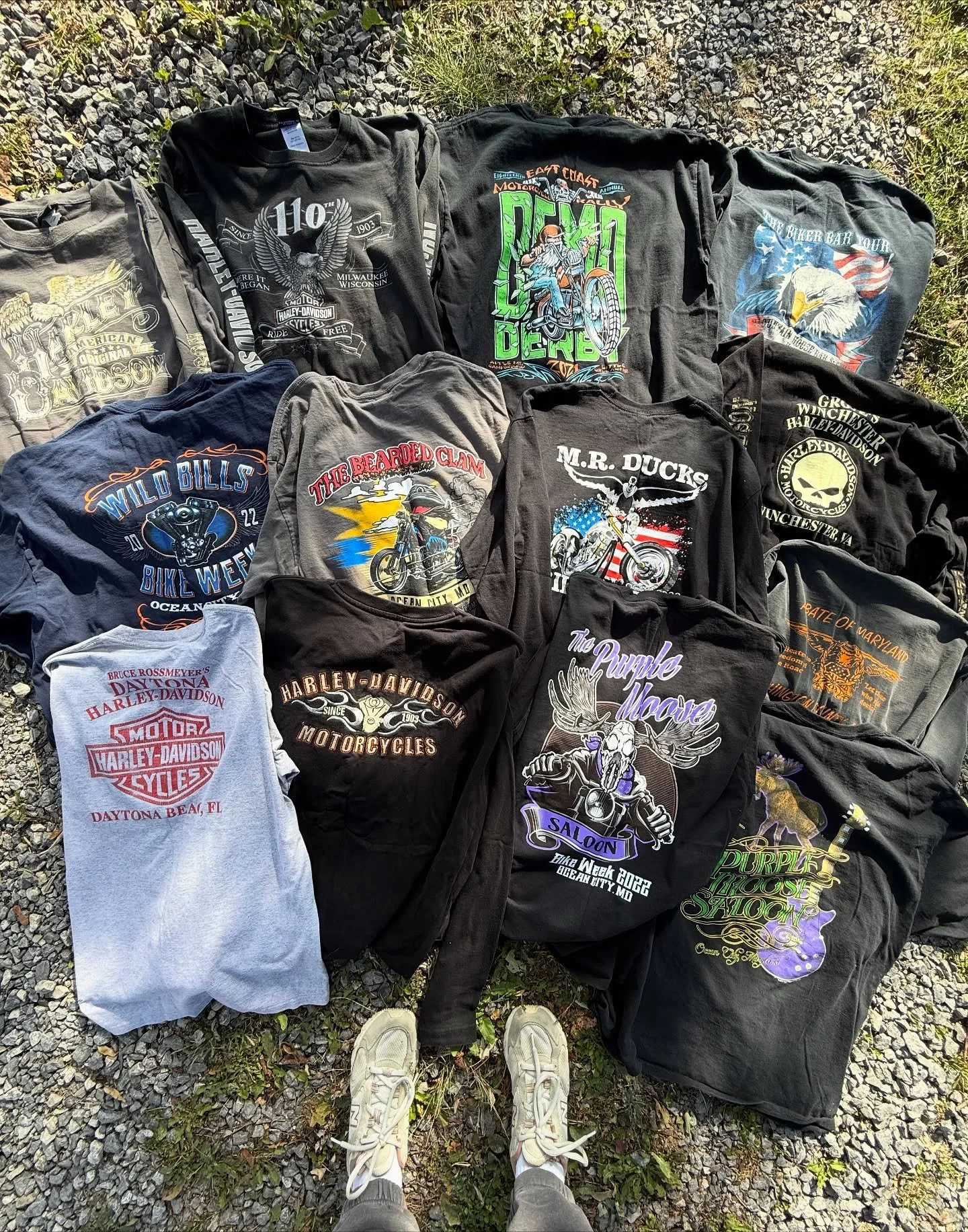 not everyday you come across 13 longsleeve graphic tees in a row 💅

washing + oxying these guys, then you can shop them at @reloveandrewind this thurs! 

vroom vroom

#curatedthrift #thrift #resellercommunity #downtownfrederick