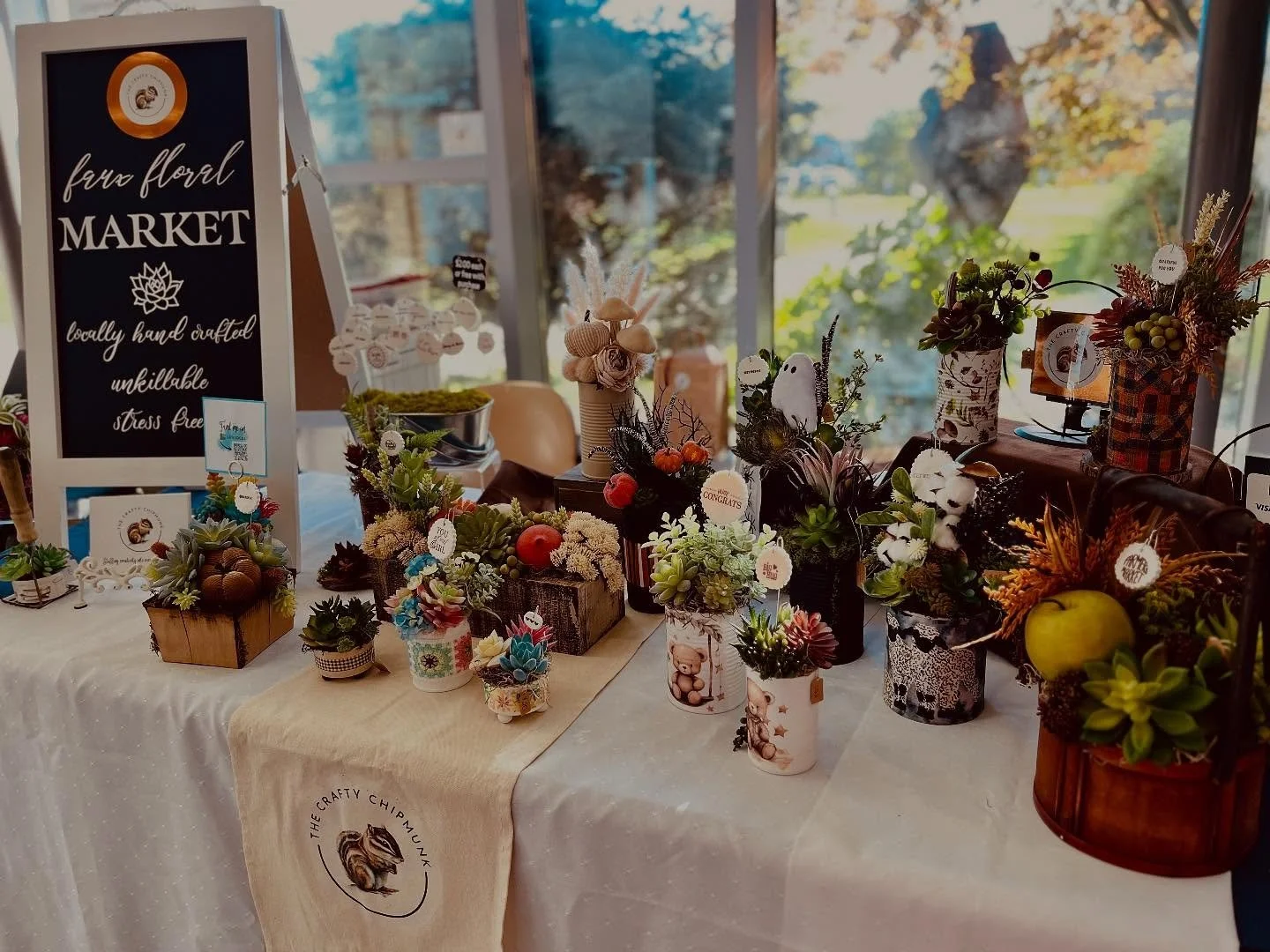 Fall colours, bright sun, cooler temperatures. All adding to this lovely day here at the Chatham Kent Health Alliance. 🍁🐿️ And my table neighbour is the amazing @lisarobertscreations so stop by and get your baking and decor needs looks after!