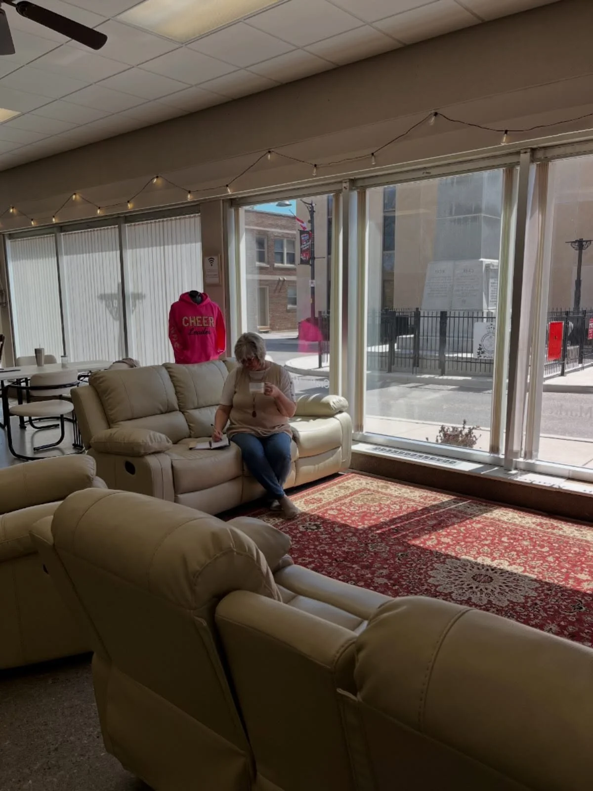 Another look at the beautiful space inside @artisanvibes_chatham - where we&rsquo;ll gather on June 3rd for the Cultivating Creativity Workshop. Join me! 
📣 Registration deadline is Wednesday May 27. 
All details on thecraftychipmunk.ca - link in bi