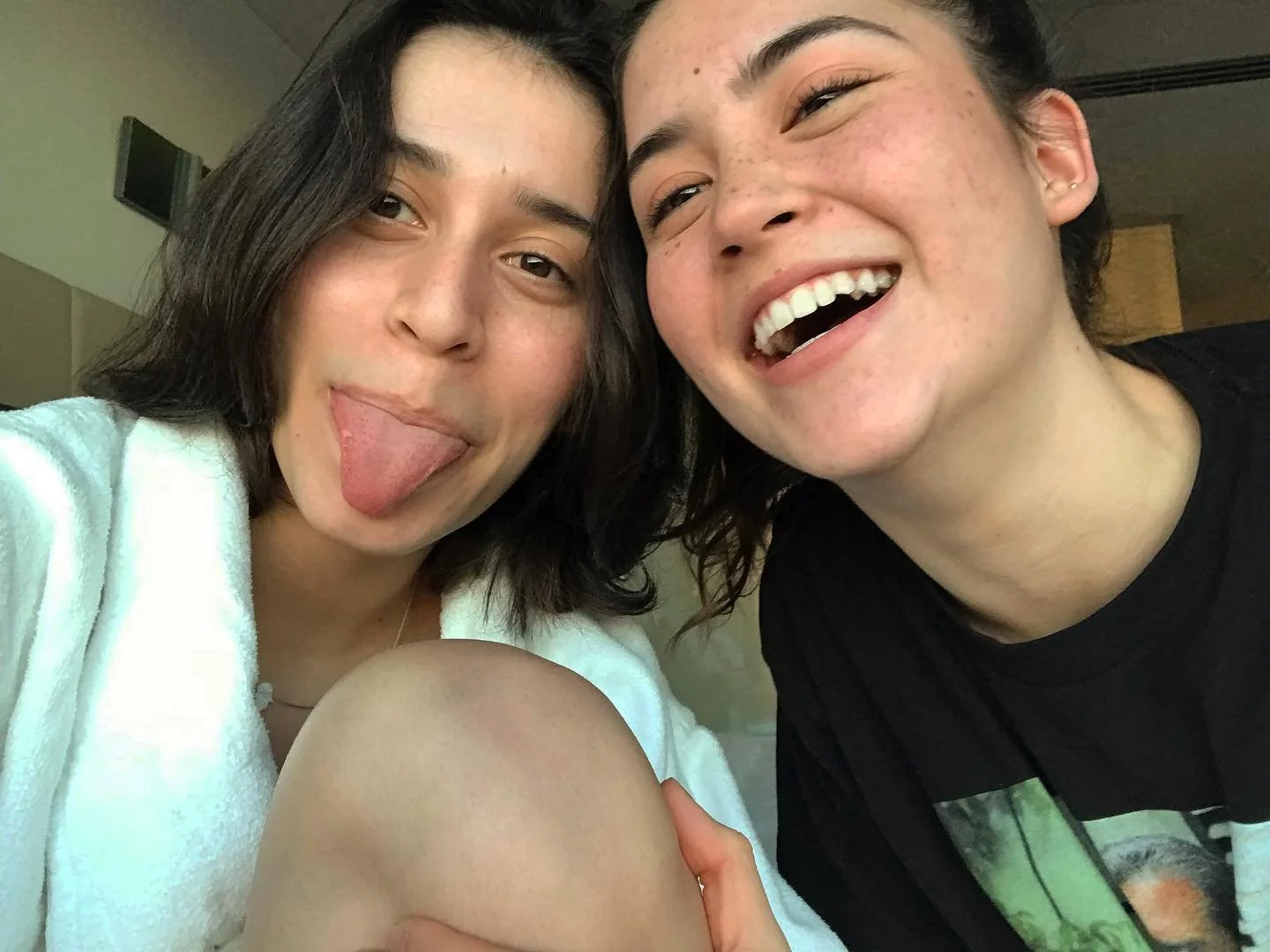 hi :)