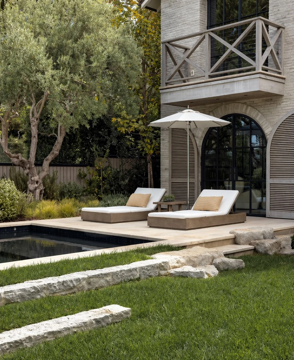 Brett-Ryan-Pools_Orange-County_Hardscape_Stone, English_4-22.jpg