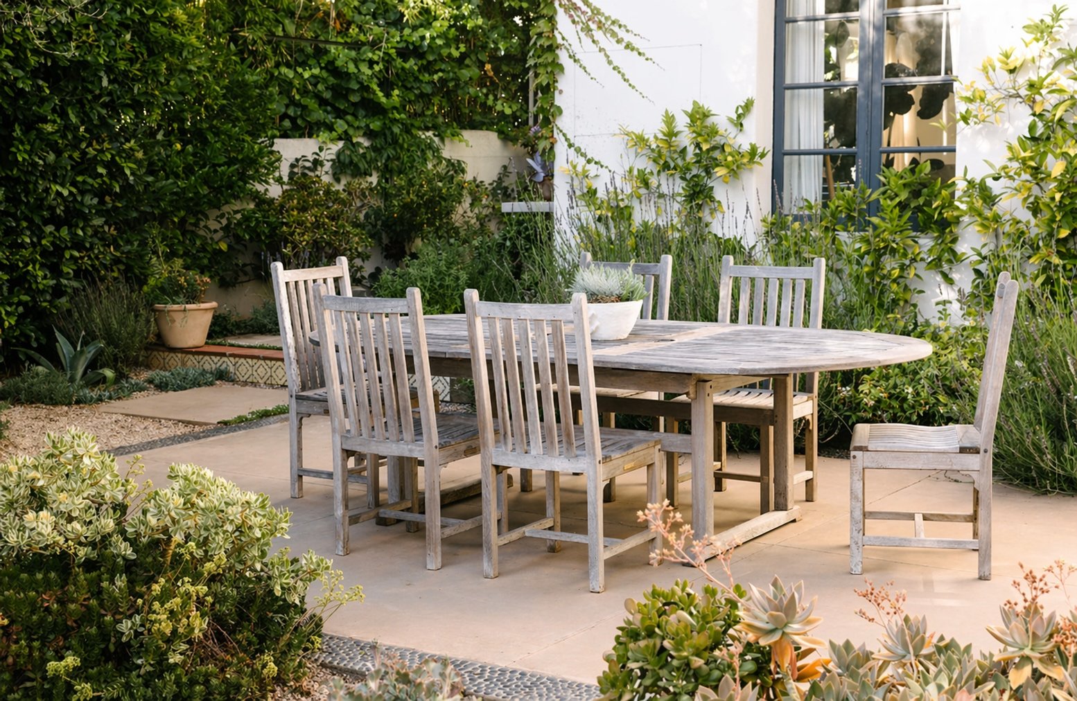 Brett-Ryan-Pools_Orange-County_Hardscape_dining with topcast beige concrete_4-22.jpg