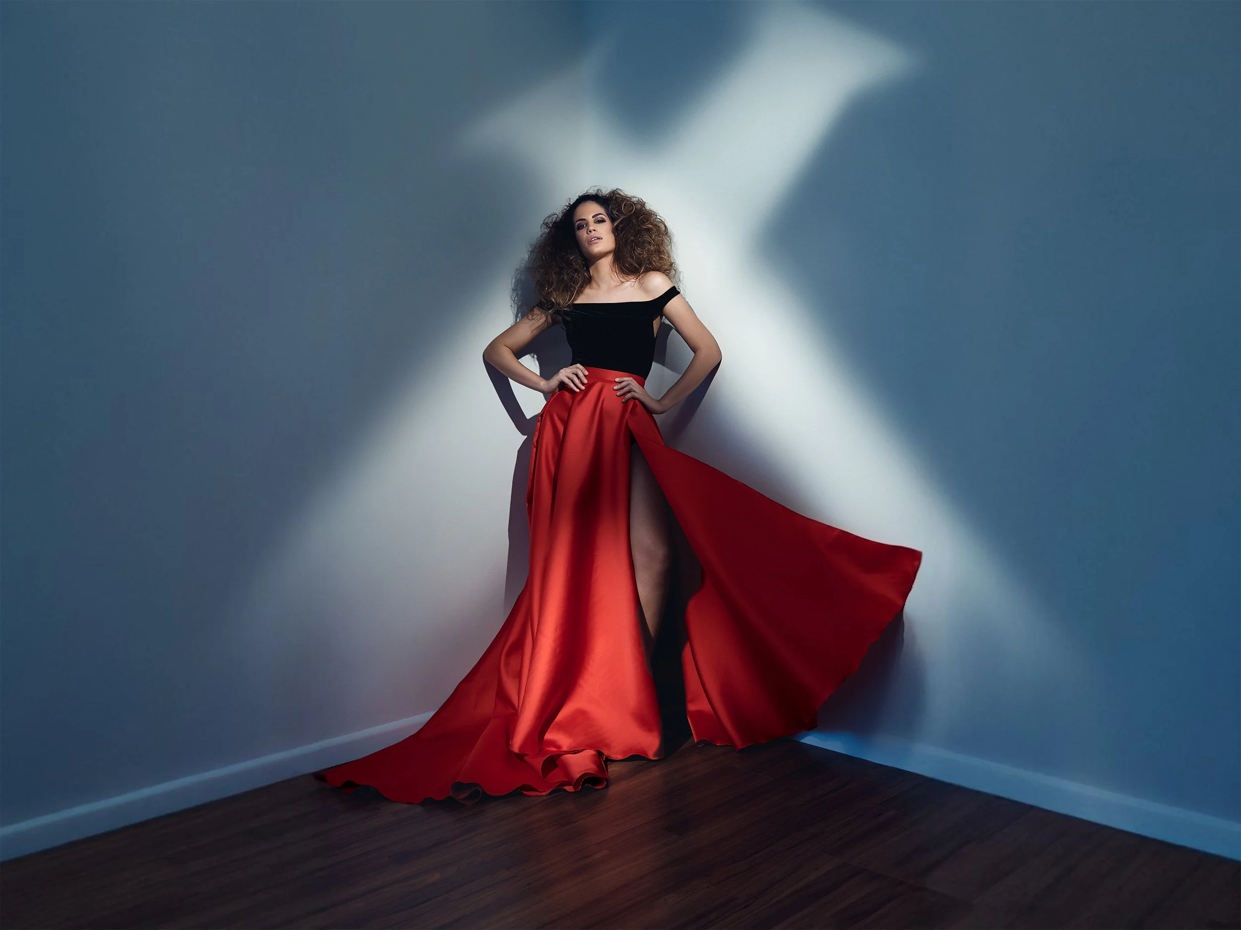 Modelo-vestido-rojo-y-negro.jpg