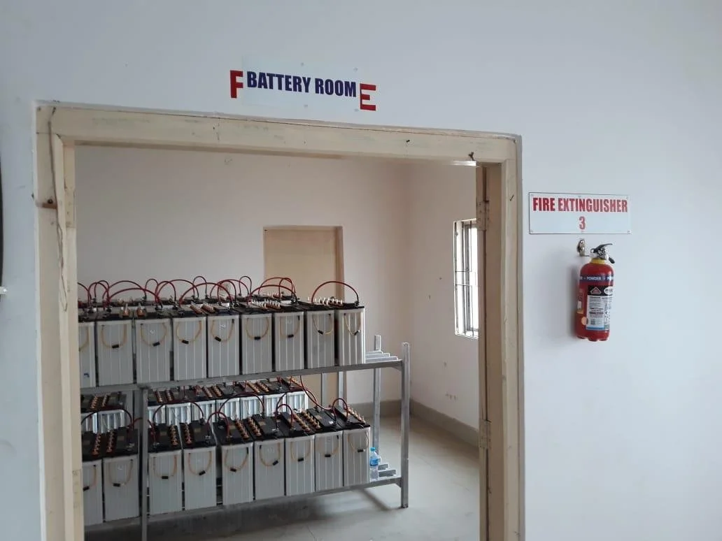 High-performance maintenance free solar batteries
