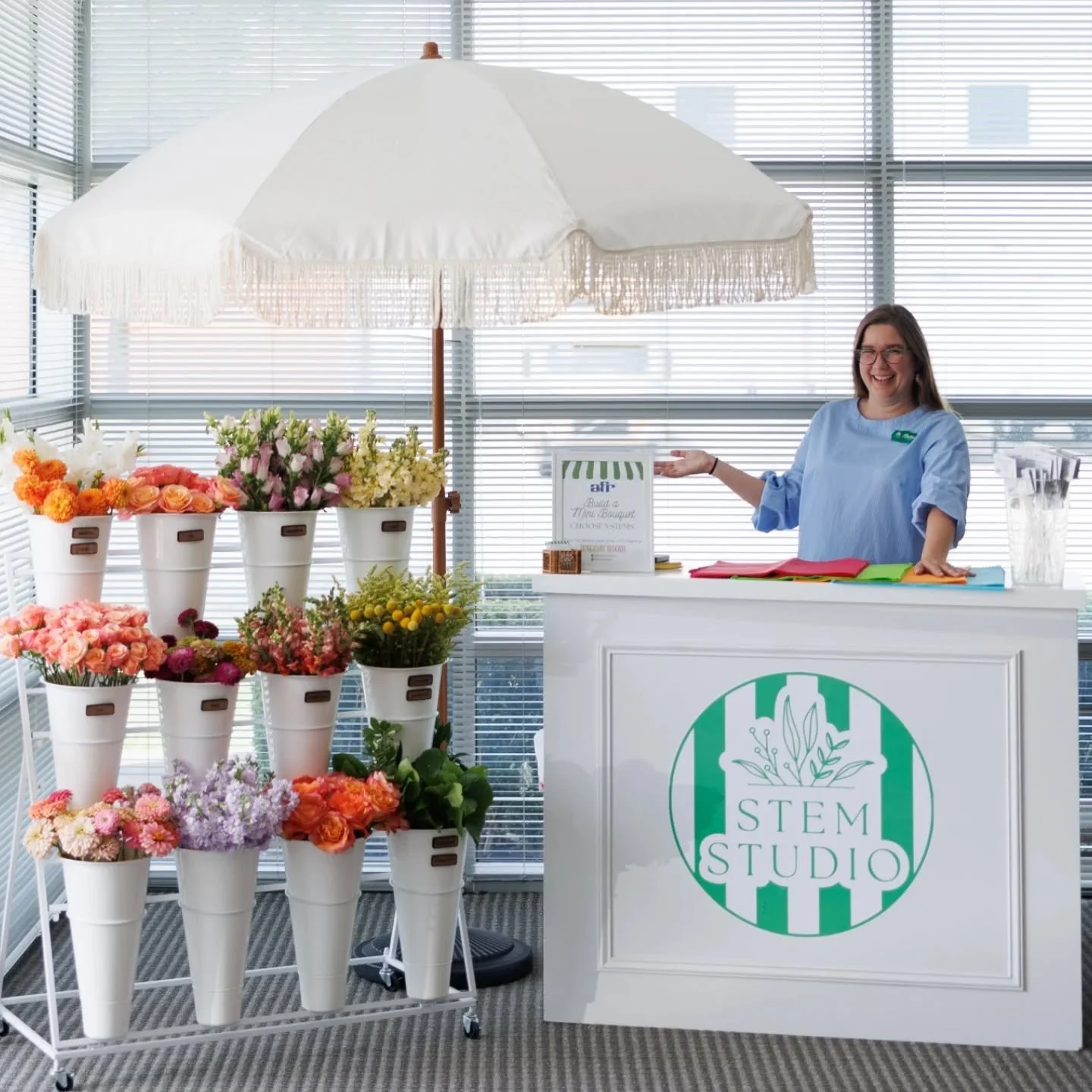 ✳️ NEW SETUP AVAILABLE! ✳️
Last week's Summer Showcase at AFR was the perfect place to debut this display option, featuring the bar, bucket stand and umbrella. Clean, sleek and right on brand. 

Host: @afrfurniturerental @afr_samanthag 
Houston-grown