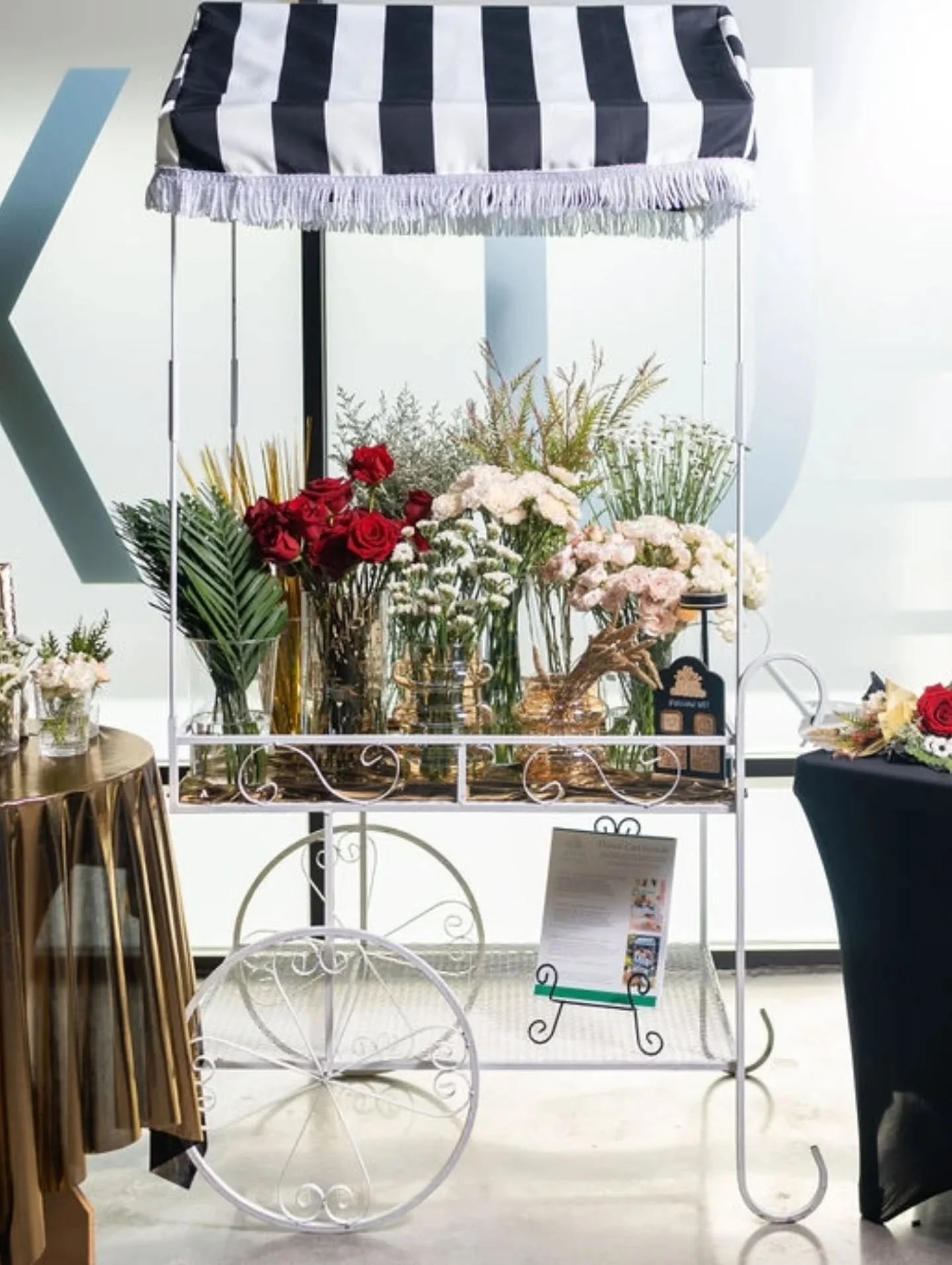 This week is all about celebrating love. As we head into a busy Valentine's, we can't help but look back on one of our most romantic cart setups from almost two years ago, and still get all the heart eyes. 😍

Photo: @jettlife_productions
Venue: @lux