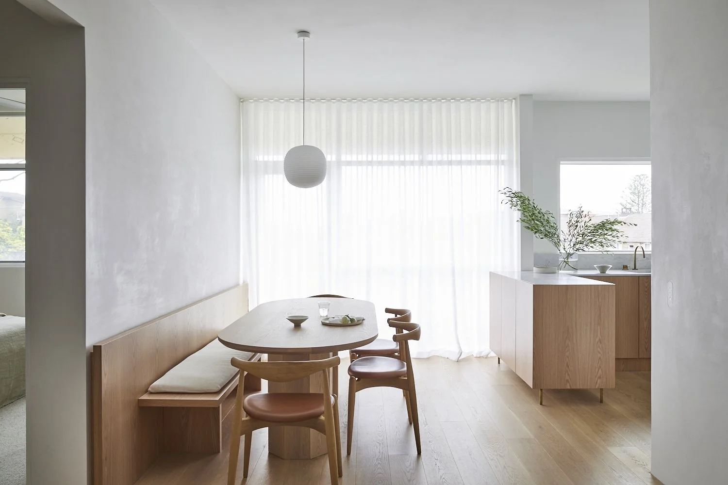 deuchrass-architects-apartment-dining-custom-bench-seat.jpg