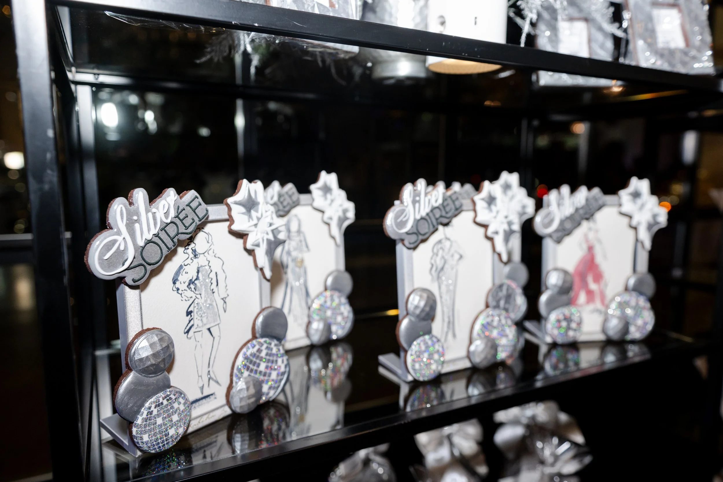 Edible cookie frames with hand painted pictures inside