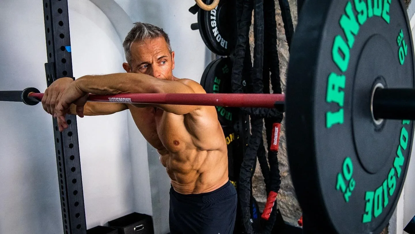 Welcome to our cycle&rsquo;s 4th week: Deload and Refeed Week. This week, we reduce our training volume to 50%, keeping intensity high to prime our bodies without overextending. Our focus also turns to refeeding&mdash;optimizing our nutrition at main