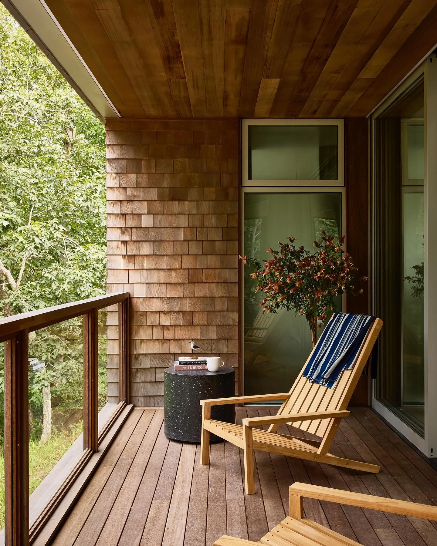 Corbel Cove House

Outdoor living carved into the home.

First and second photo by @mkisiday
Third photo by @a_i_r_inc