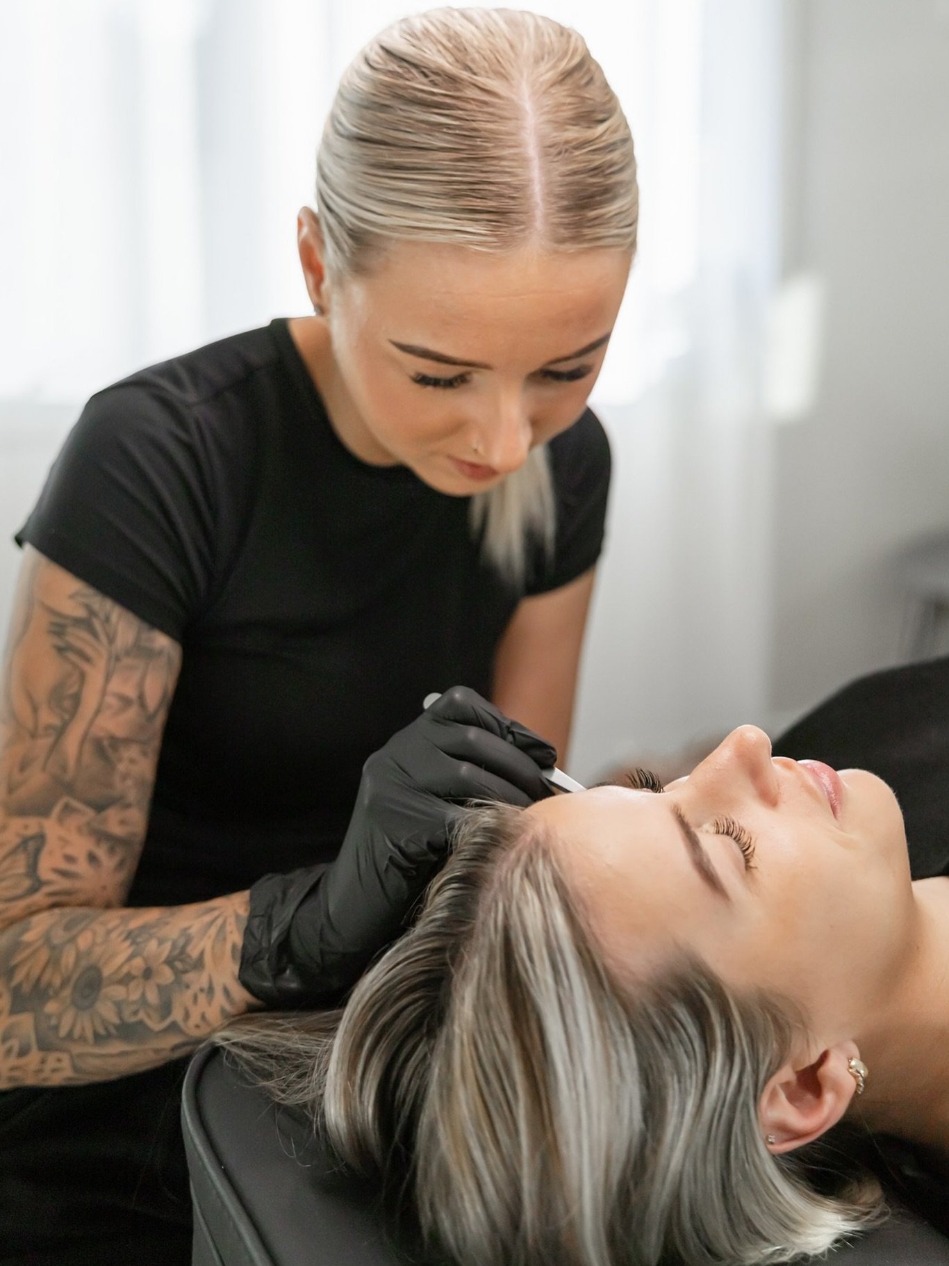 Fresh work for @blondiesbeautysalon_ 💫

I have just a few spots available in December and my bookings are now open for 2026 📸
So if you&rsquo;re looking to update your images for your website &amp; socials, get in touch!

Let&rsquo;s create somethi