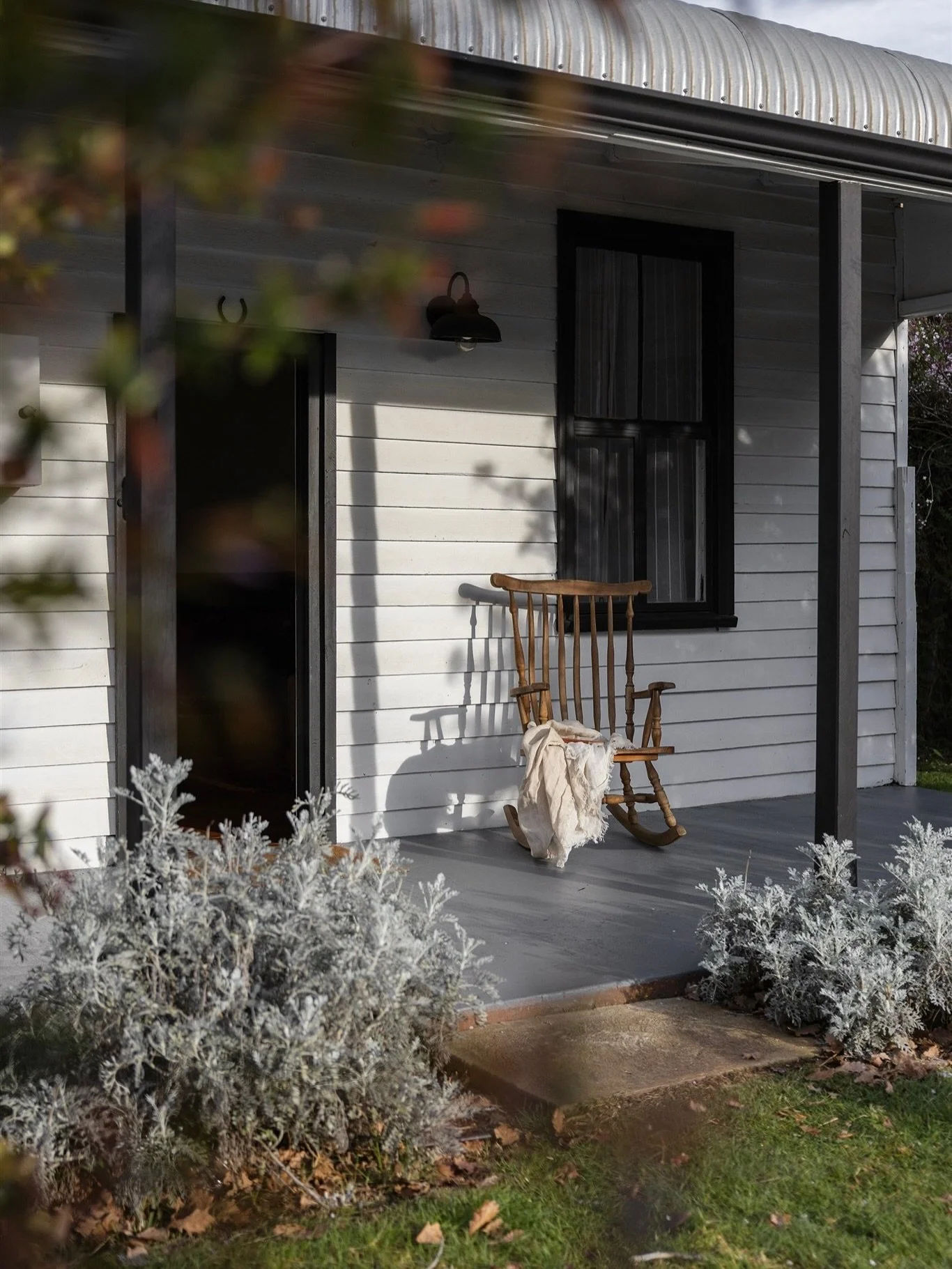 &ldquo;I would like to spend the rest of my days in a place so silent, and working at a pace so slow, that I would be able to hear myself living.&rdquo; - Elizabeth Gilbert 

Glorious Spring mornings at @thebootmakershouse

.
.

#melindatonzing_photo