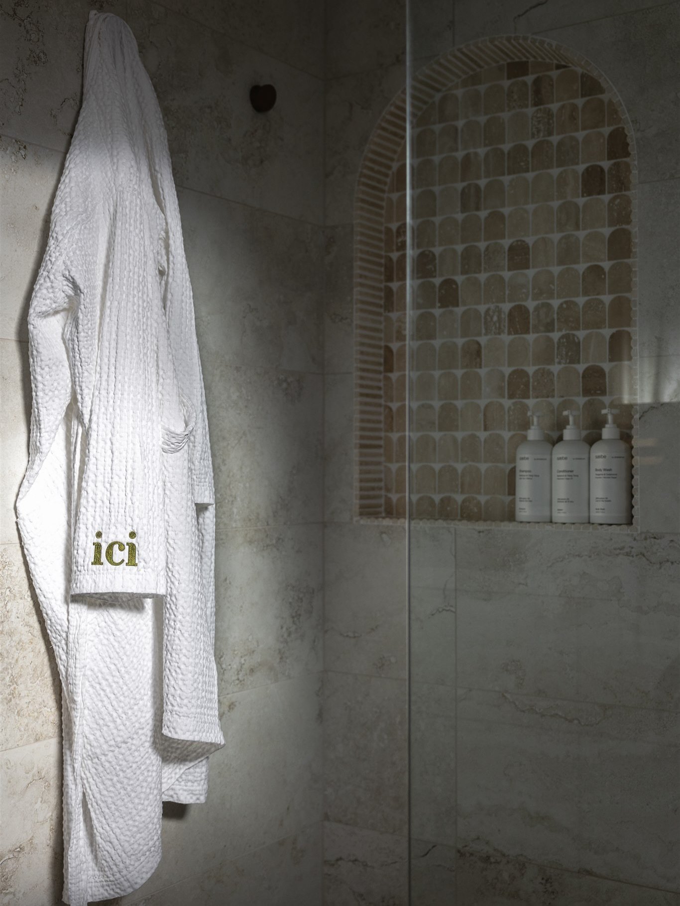 Capturing the bathroom details @icigeelong ✨

.
.

#melindatonzing_photography 
#lifestylephotography 
#airbnb #interiors #thm #melbournephotographer 
#geelongphotographer #naturallightphotography