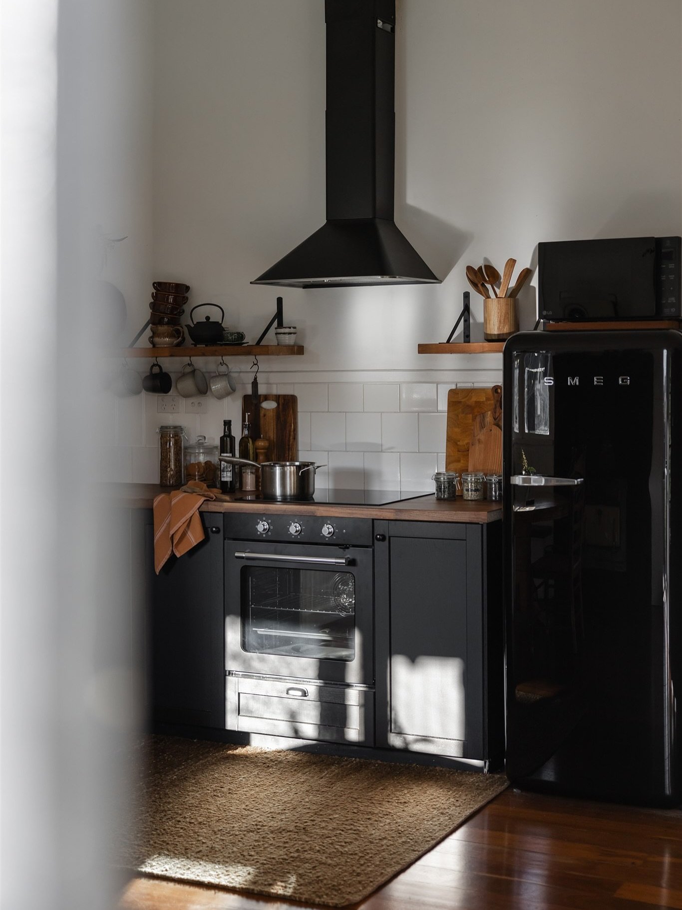 Cosy country kitchen details @thebootmakershouse ✨

.
.

#melindatonzing_photography 
#lifestylephotography #interiorphotography 
#airbnb #interiors #thehostingmasterclass #thm #melbournephotographer 
#geelongphotographer