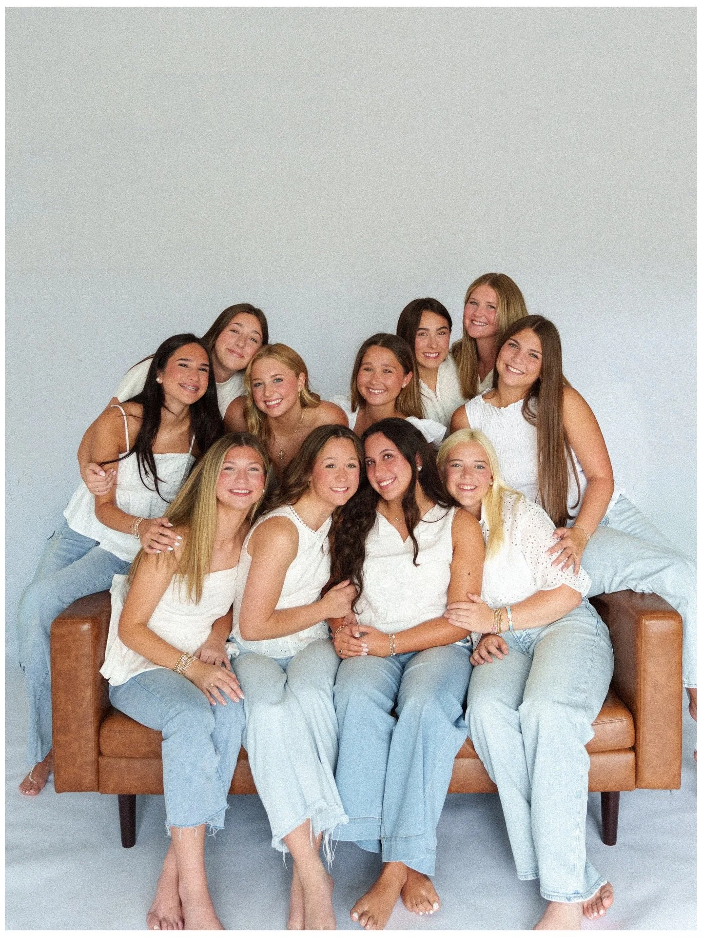 It&rsquo;s official&hellip; the Class of 2027 senior season is almost here 🤍📸

I&rsquo;m SO excited to officially introduce the 2027 Chase Mazur Photography Senior Rep Team!

These girls will be helping represent CMP throughout the year, participat