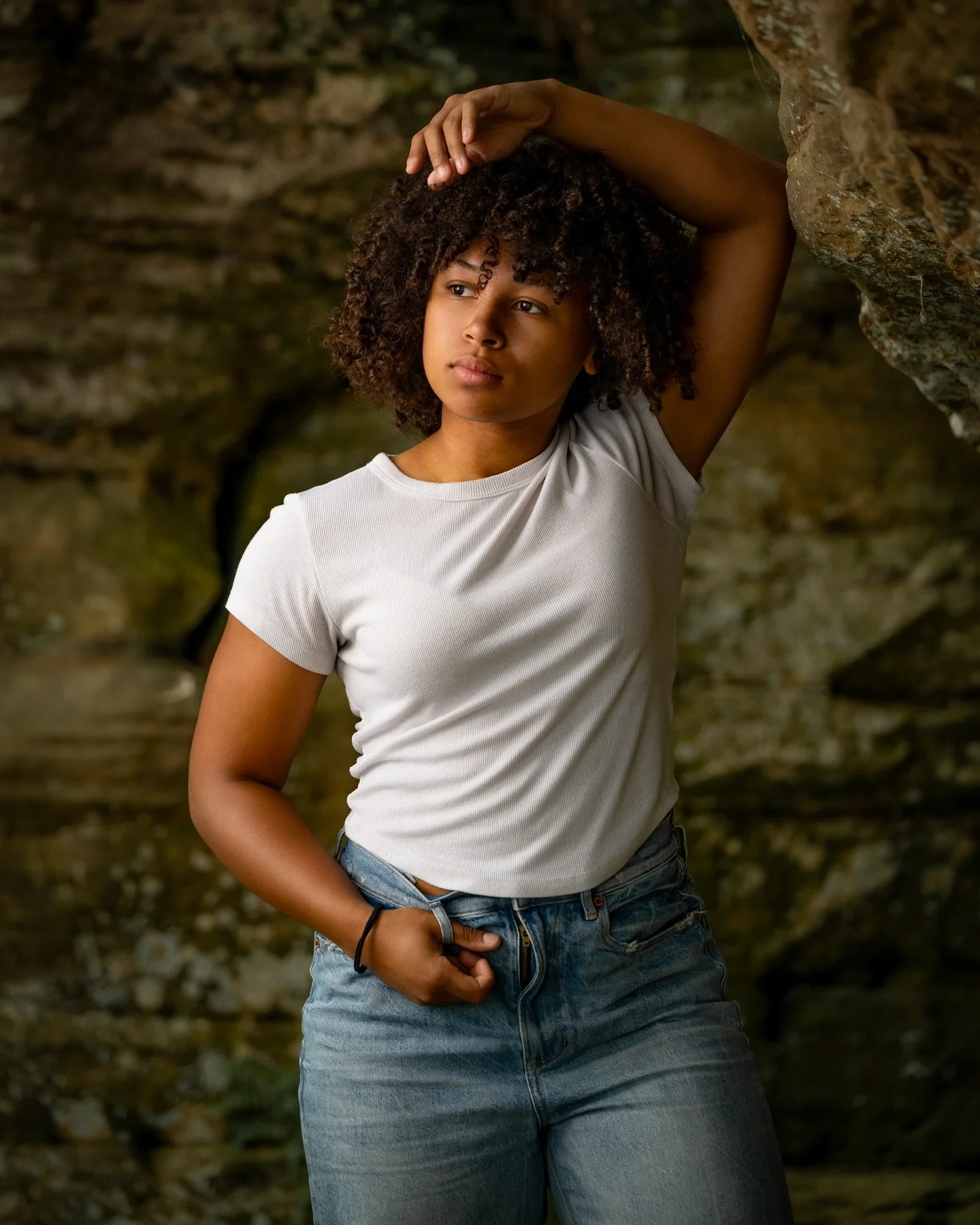 From shying away from my camera at the games to shining in front of it! Avianna wanted an urban feel, mom wanted some nature and you know we had to mix in some softball! I think we covered all the bases! 💪🥎🌇
#seniorportaits #sps #baraboo