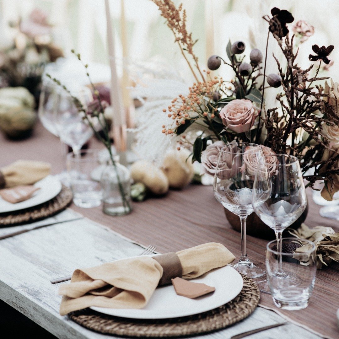 We are starting to feel that weather shift and are looking forward to the turning of the seasons! 
What is a tradition you have when the weather starts to change? Let us know in the comments! 🍂🌻☕

#welovefall #pumpkinspice #tablescape #idahoevents 