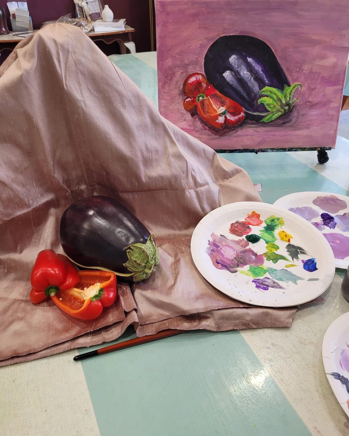 There&rsquo;s something magic about slowing down and painting still life in the studio 💜✨ The light, textures and brush strokes coming together.

#creativepairstudio #artstudiosubiaco #subiacobusiness #paintingclassesperth #paintandsipsubiaco #perth