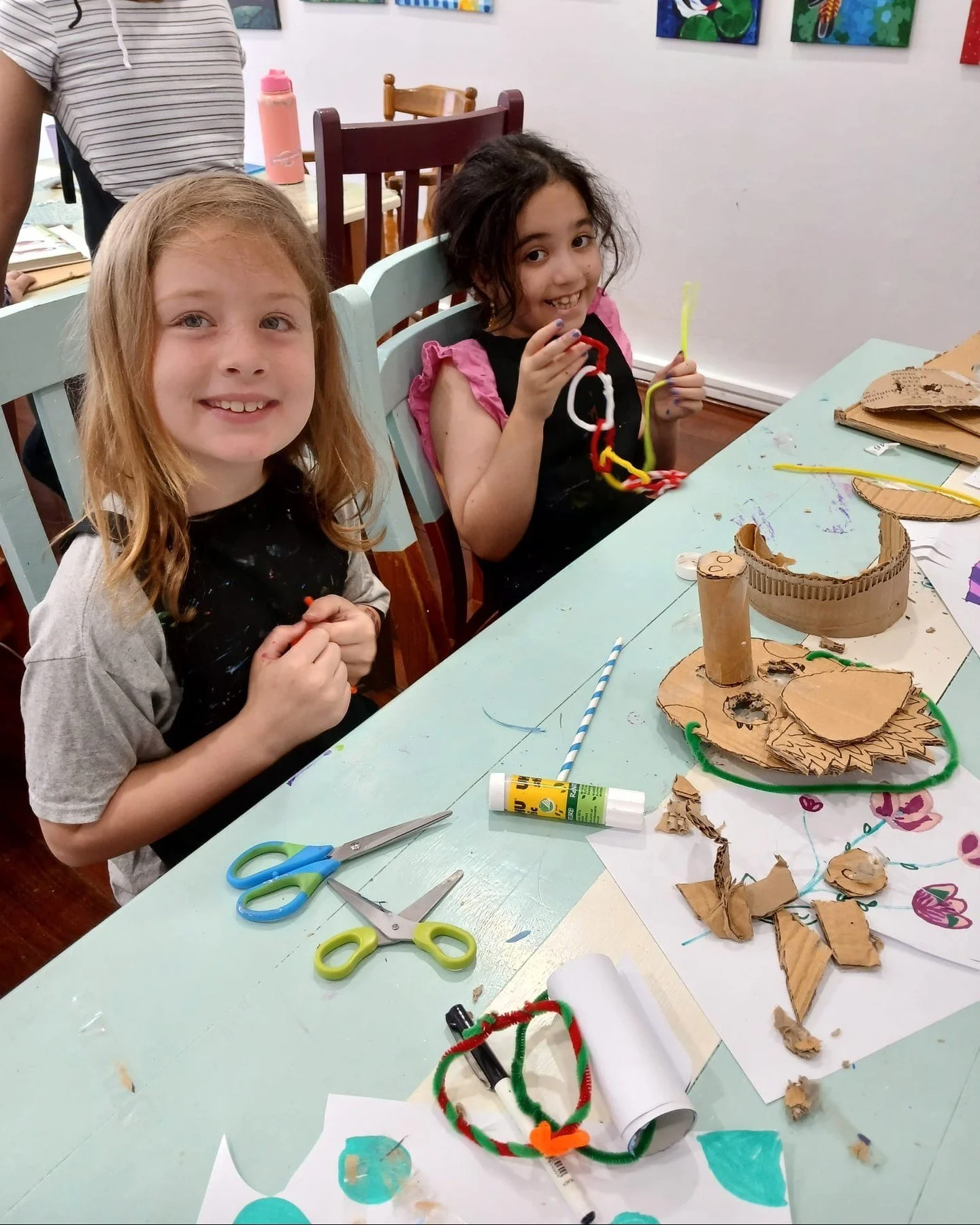 Looking for a fun, screen free activity these holidays? 🧒🧑&zwj;🎨 Our School Holiday Art Workshops are designed for young creatives aged 6-17 to explore painting in a fun and supportive environment.

🕑 3 hours
💰 $60 per person
🗓️ April 7, 9, 13,