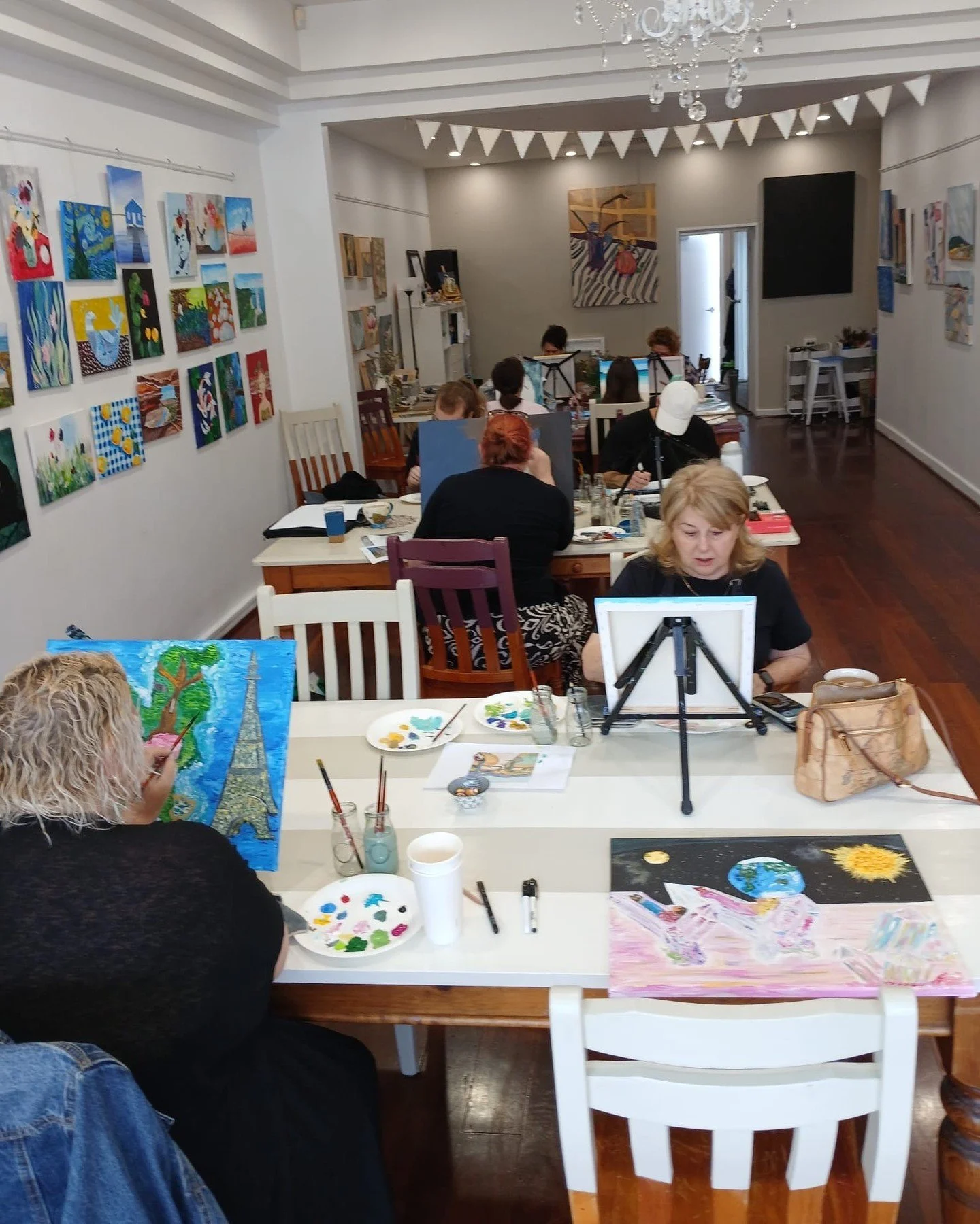 Your new favourite creative escape 🎨 Creative Pair isn&rsquo;t just an art studio, it&rsquo;s a space to unwind, connect and create alongside like minded people who just get it 💛

✨ Ready to tap into your creative side? Book a class and join us in 