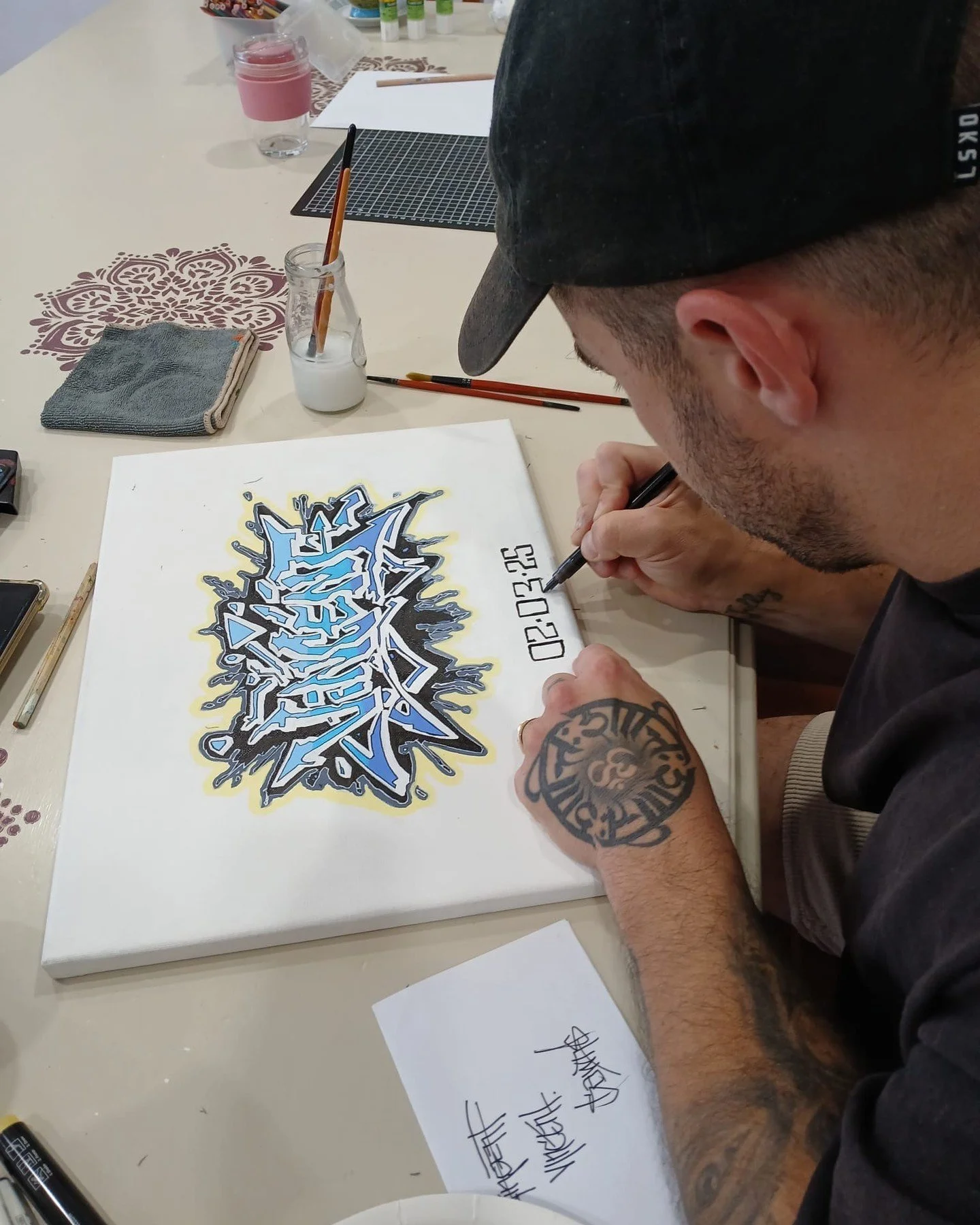 There is something special about watching artists create in the studio! Different styles, different stories, same creativity 🌟🧑&zwj;🎨 We are creating a space for like minded people 💛

#creativepairstudio #perthartclasses #thingstodoperth #perthwo