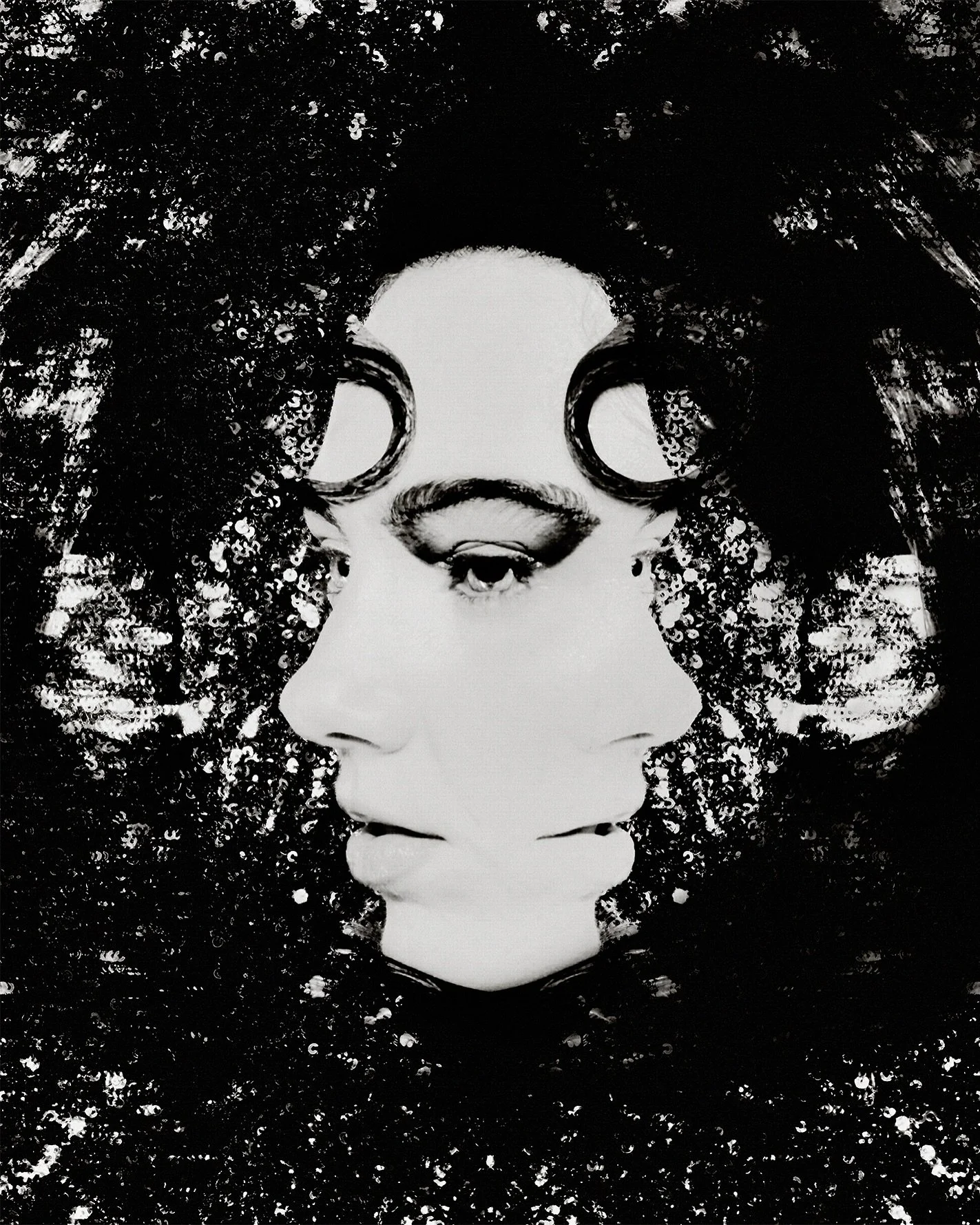 @macami__ magic for @canonanz 💎 

With a dream team:
Stylist: @yuzhenw.info
Makeup: @susanlilianmakeup
Hair: @fabio_vivan
Video: @jcvx
Digital Operator: @davzzzon
Set Assistant: @kimberleyjonjiin
Photo Assistant: @devikaa
Studio: @lobsterstudios_

#