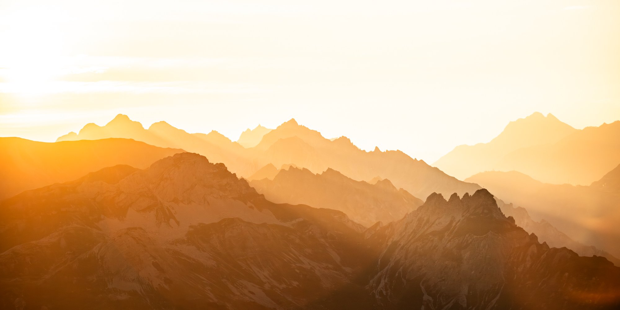 golden-mountain-layers-arlberg.jpg