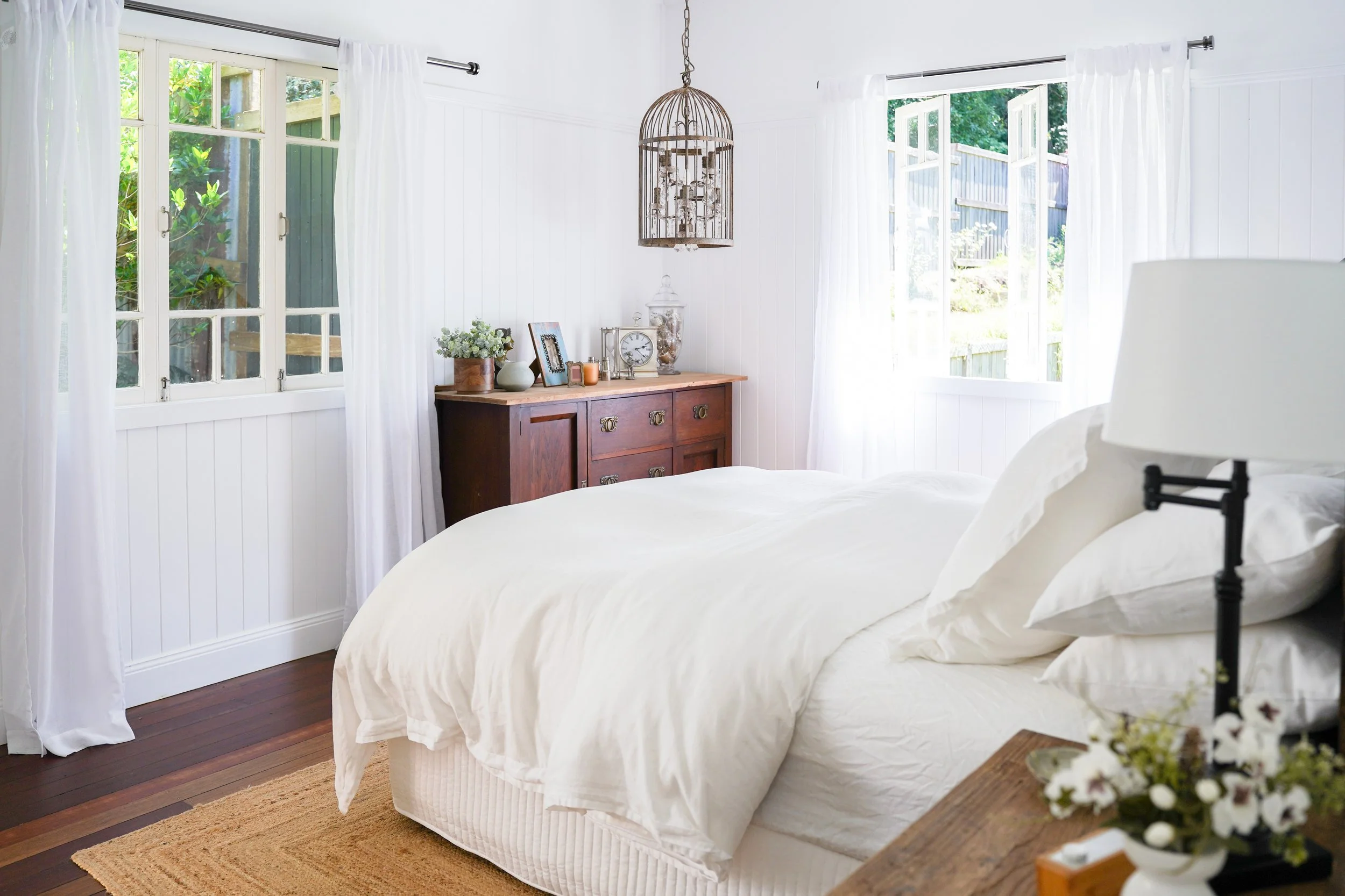 Luxury master suite accommodation in charming high country rainforest setting near the Dairy Ravensbourne perfect for wedding parties