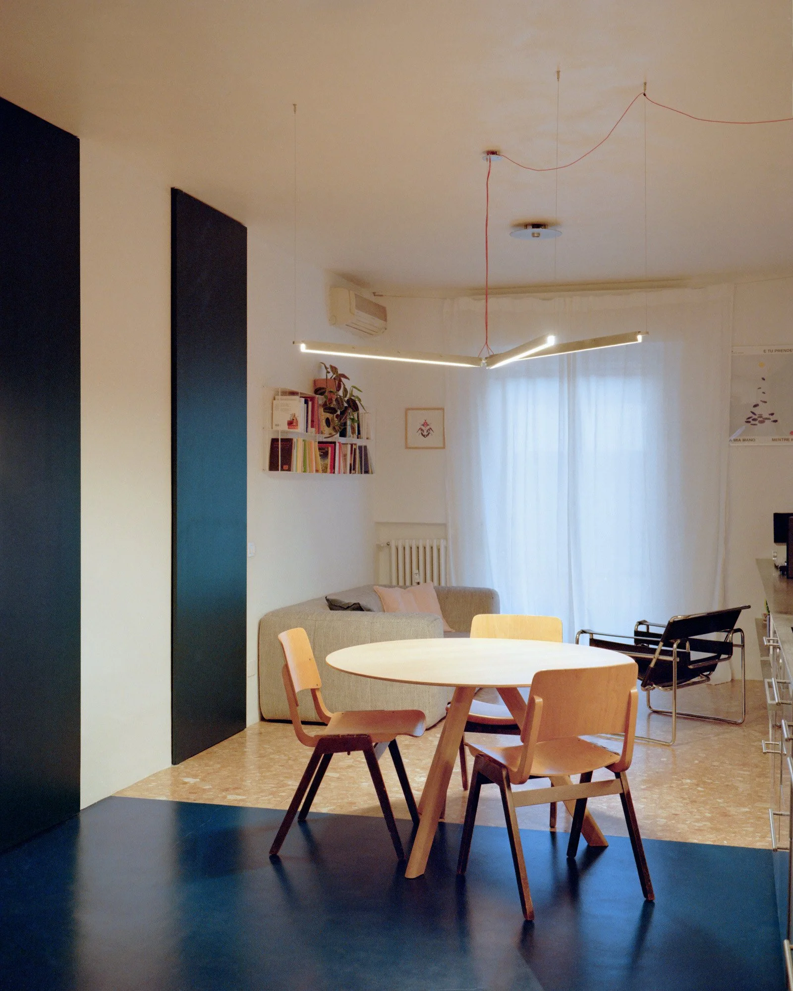 Almost_Blue_2000px_srgb_ (23).jpg