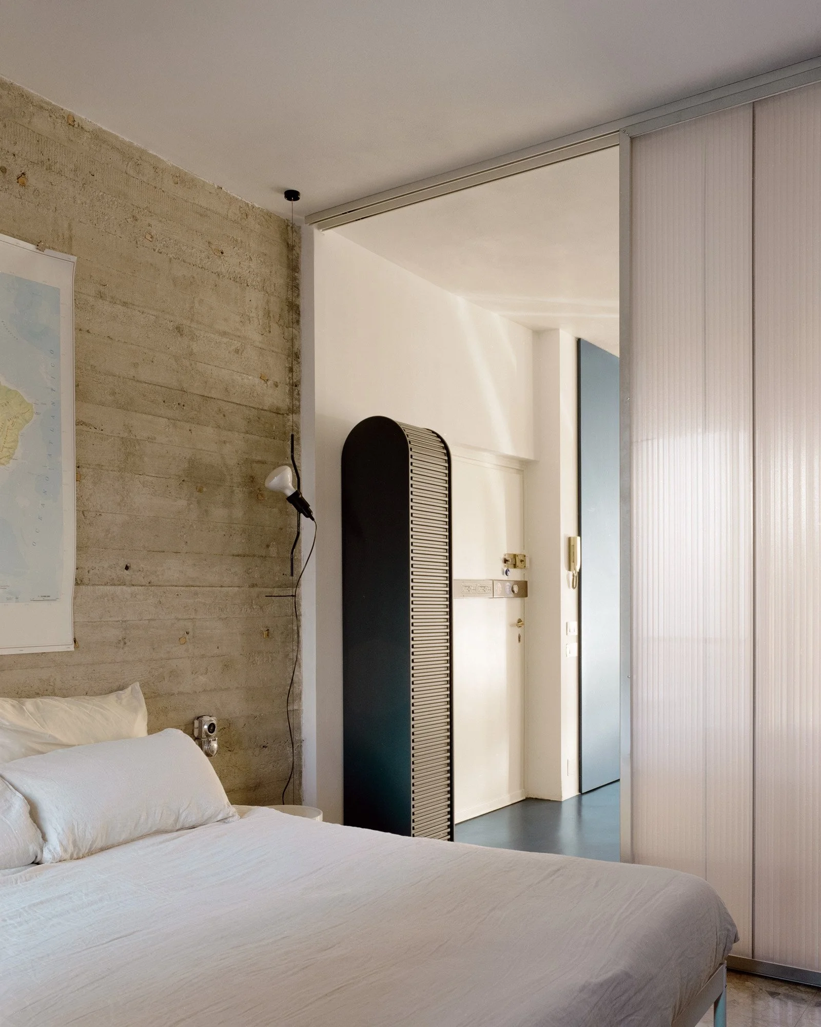 Almost_Blue_2000px_srgb_ (20).jpg