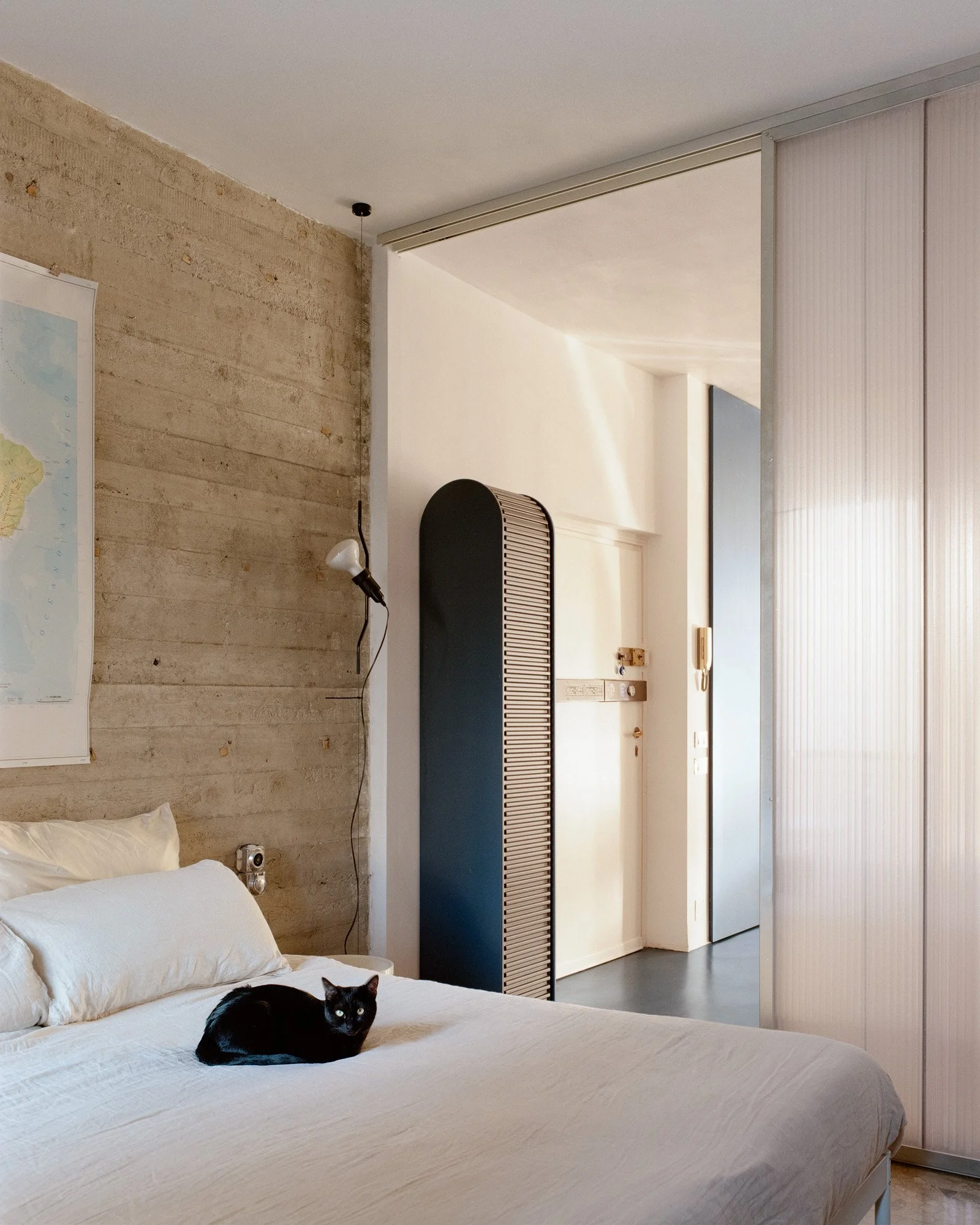 Almost_Blue_2000px_srgb_ (19).jpg