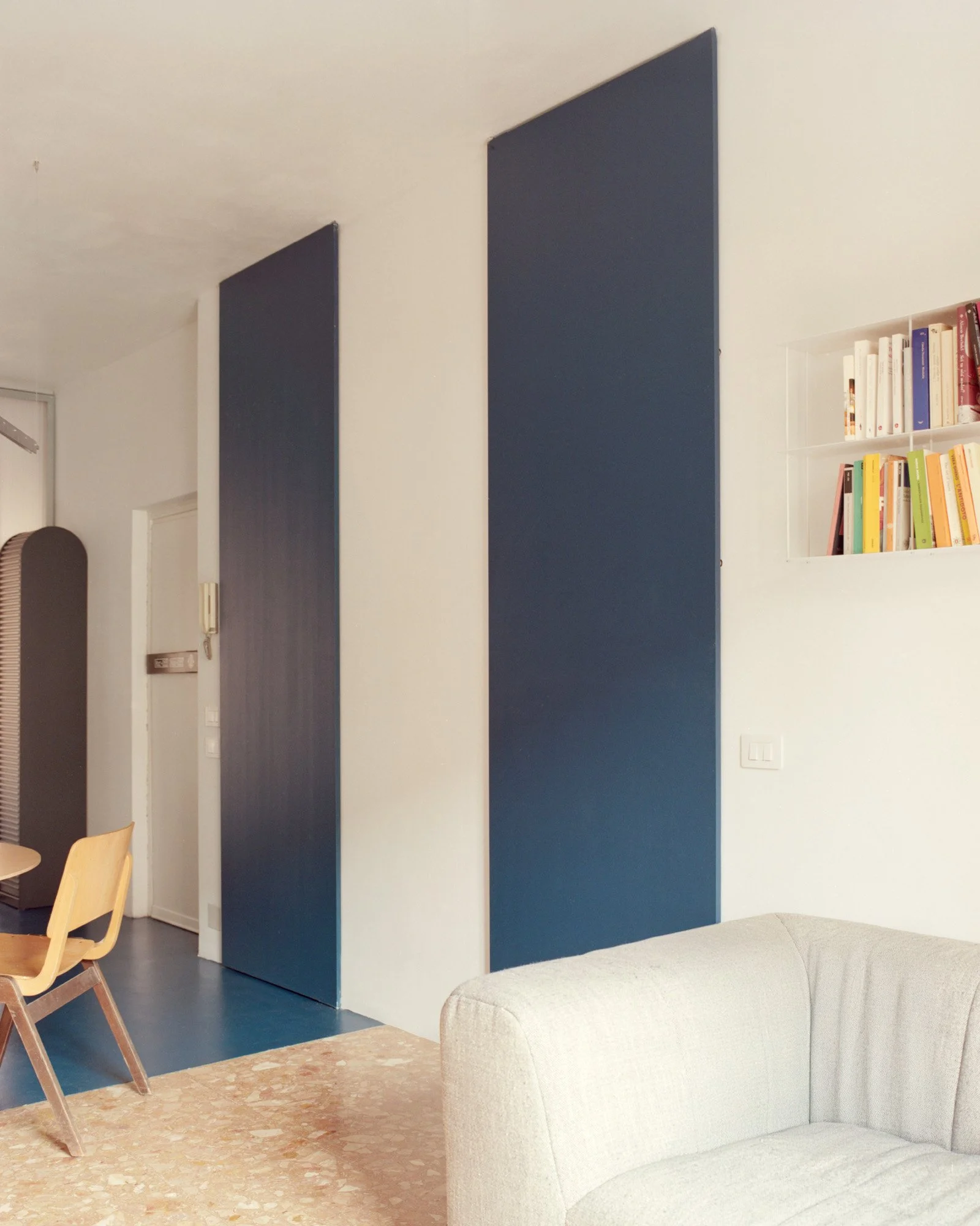 Almost_Blue_2000px_srgb_ (17).jpg