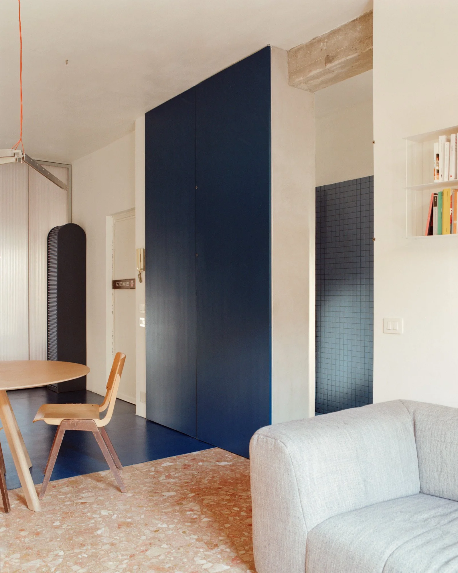 Almost_Blue_2000px_srgb_ (15).jpg