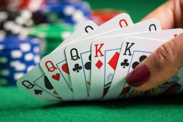 Chiến Lược Cù Lũ Poker: Bí Quyết Chiến Thắng Tại Bàn Đấu