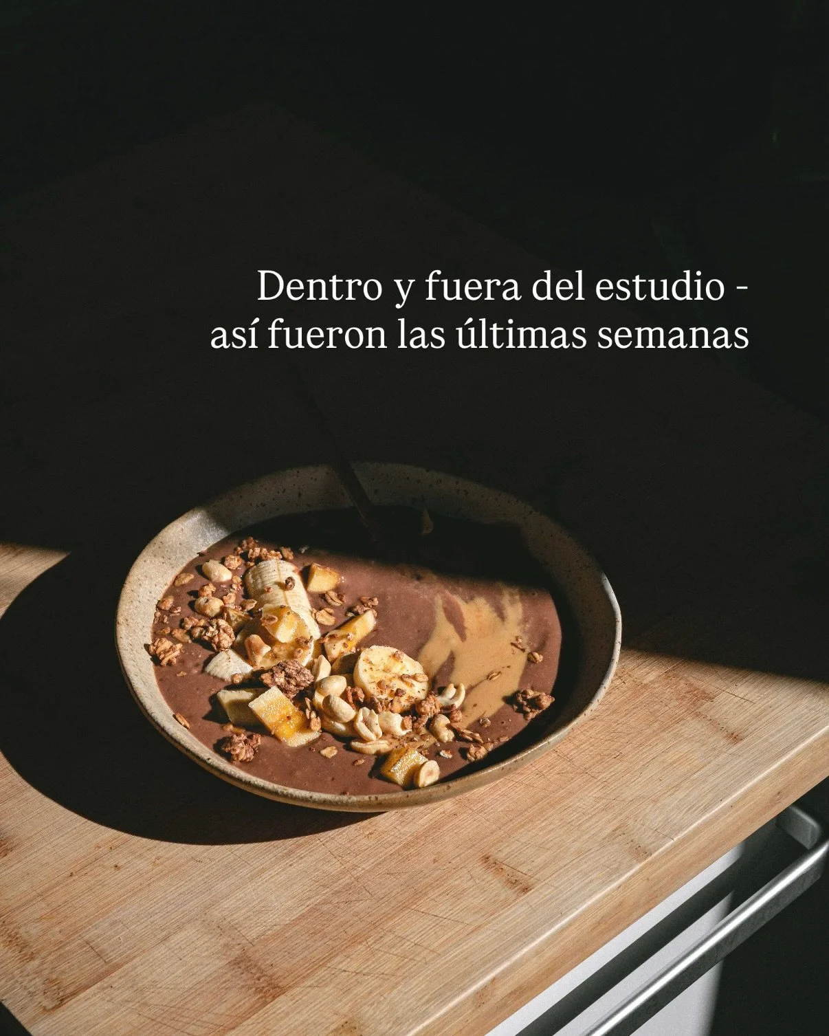 Un curso que por fin vio la luz, sesiones que me encantaron, atardeceres que me pararon. Tambi&eacute;n volv&iacute; a la c&aacute;mara con la que empec&eacute; todo, y ya no la suelto.

Semanas que fueron de todo, dentro y fuera del estudio. 🤍