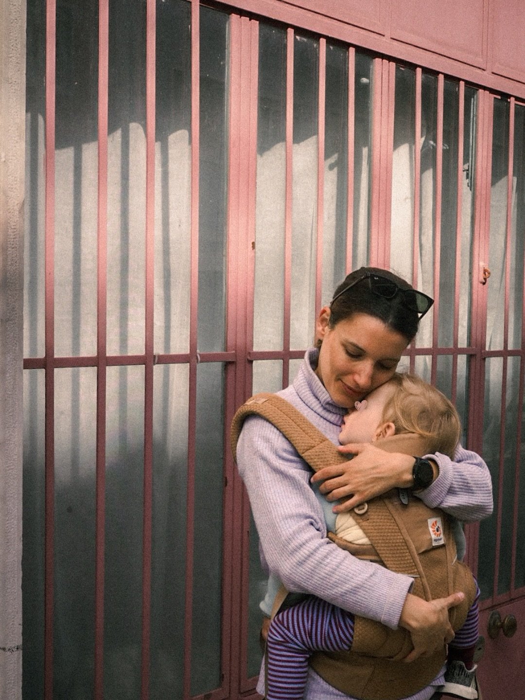 Marzo.

Lisboa, mucho C. comi&eacute;ndose el mundo, y comida, claro. Pero sobre todo lo cotidiano, y la luz&hellip; afuera, en casa, de ma&ntilde;ana, de tarde. La luz siempre.

Al volver a usar mi antigua c&aacute;mara en lugar del m&oacute;vil, he