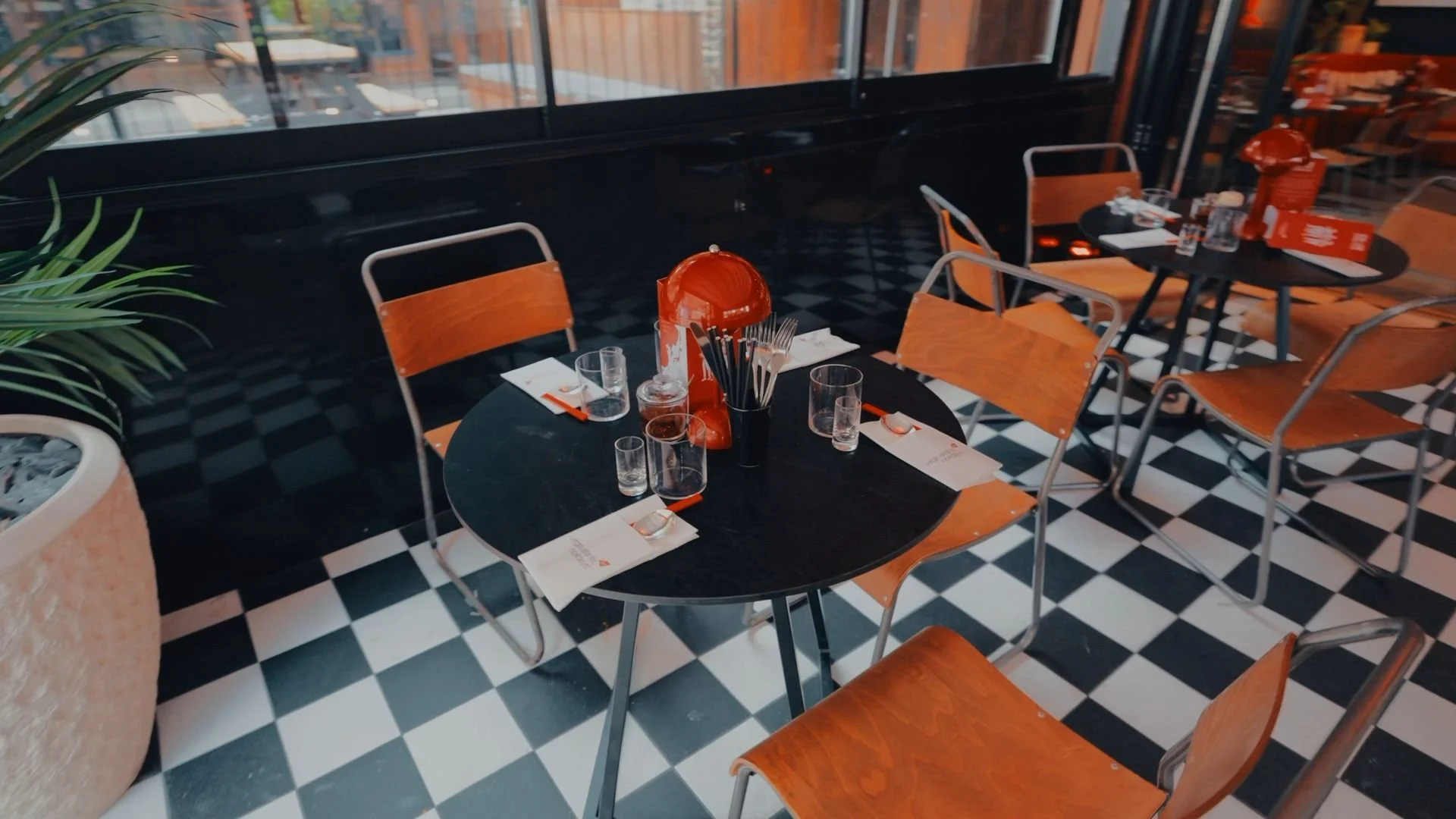 frame_028.jpg