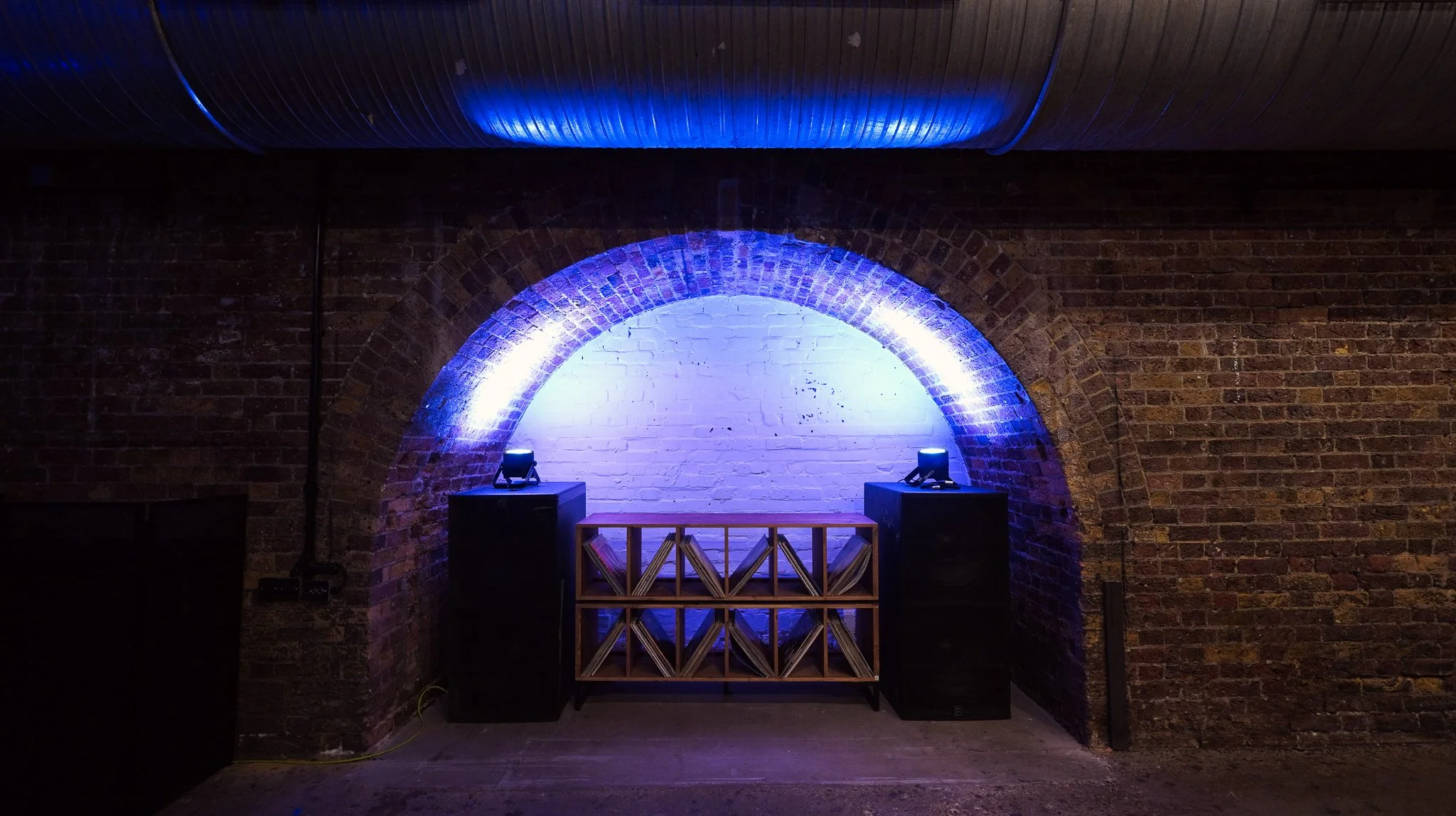 3.) Arch 3 Dh booth 2 .jpg
