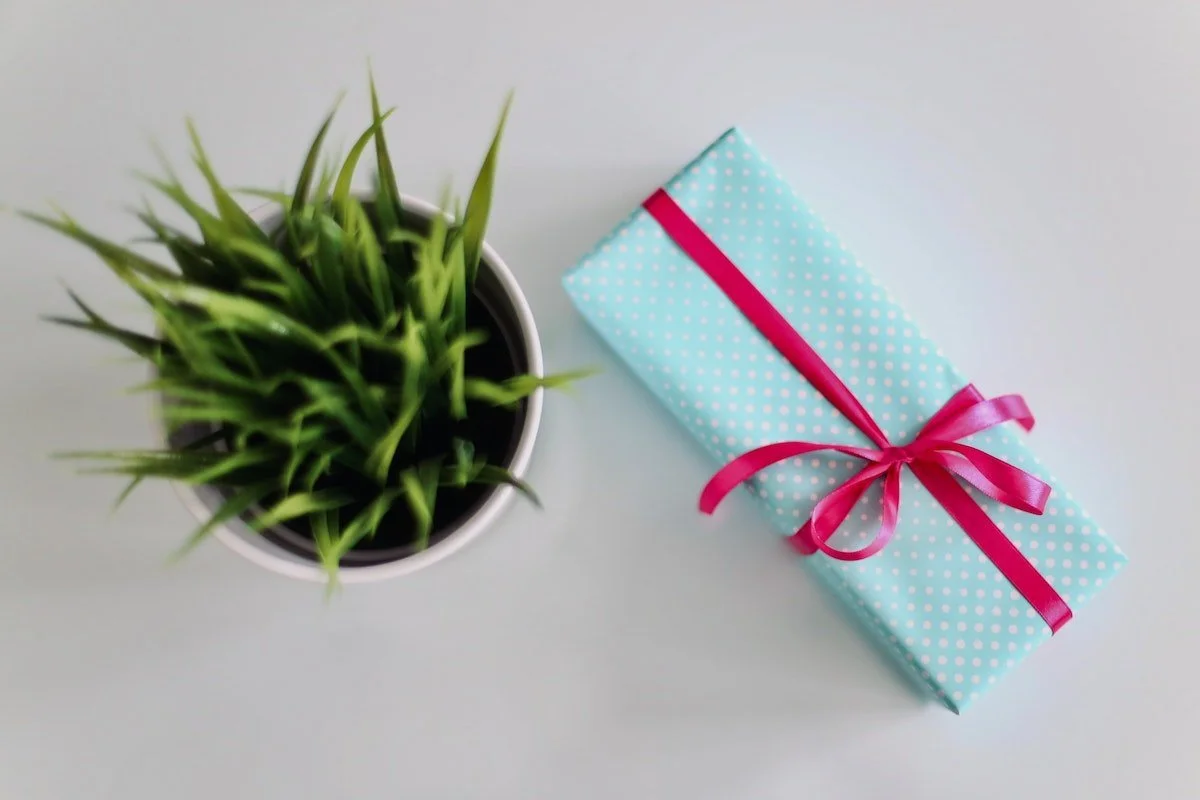 Quick Tips: What counts as a ‘trivial gift’?