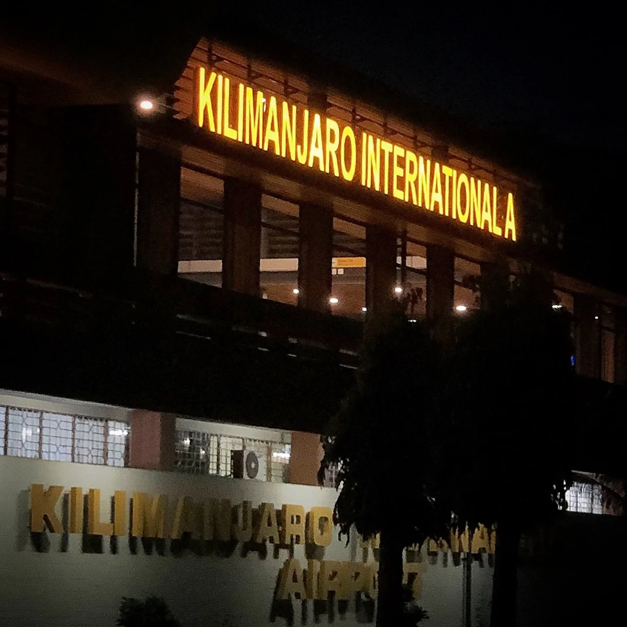 Whether you land here day or night, the Peak Expeditions Tanzania team will be waiting to welcome you with open arms. Hakuna Matata.

#Peak-expeditions-tanzania.com

#MtKilimanjaro #Tanzania 🇹🇿