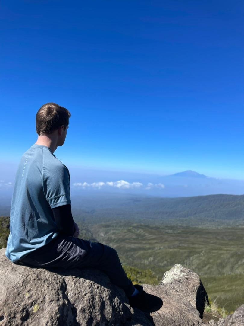 On our way to Shira cave camp! The weather is stunning and the views are just magnificent&hellip;.wow 

&ldquo;Climb high, touch  the sky! 

#Machameroute 
##Peakexpeditionstanzania
#MtKilimanjaro
#Bucketlisttravel