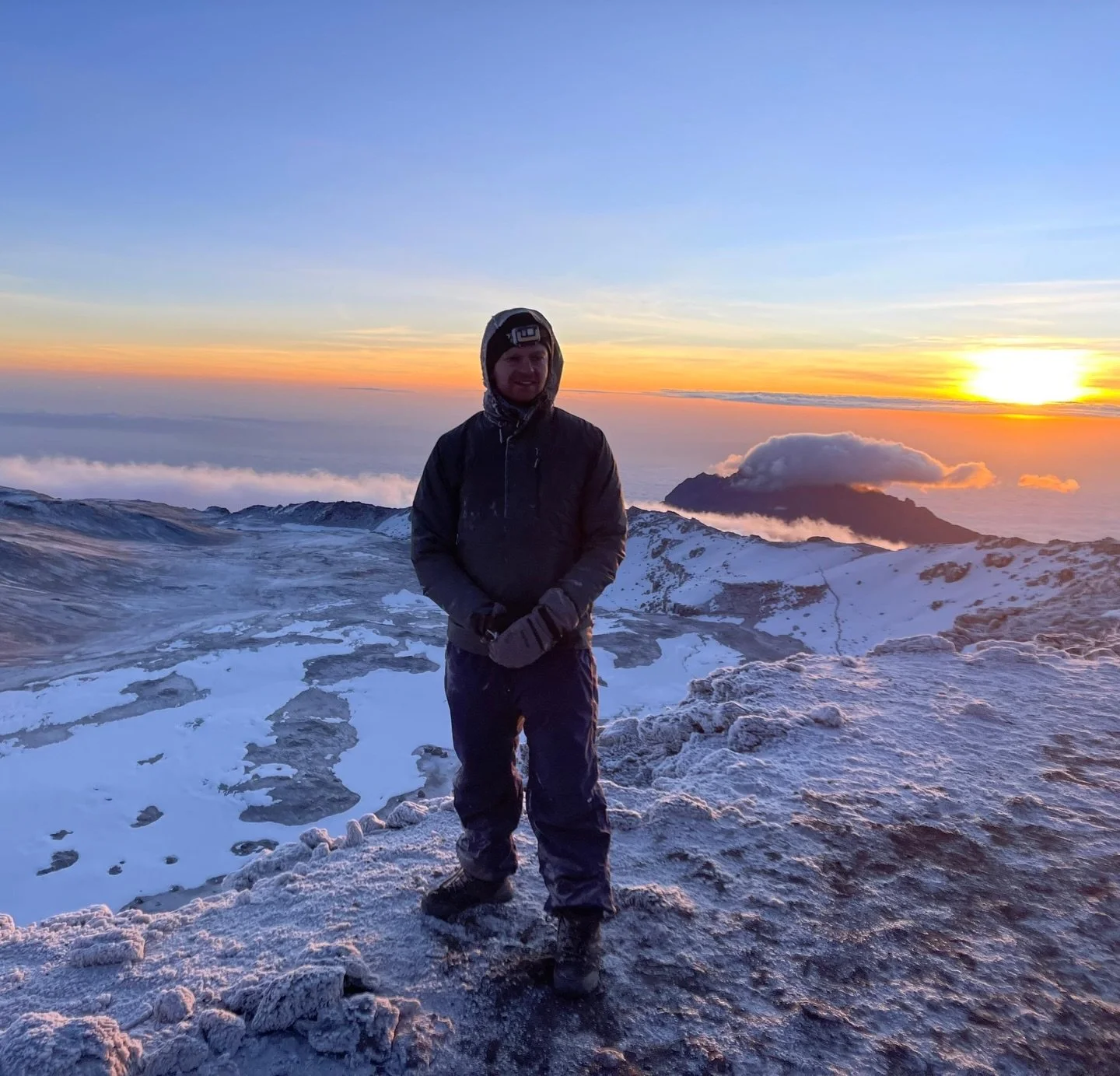 One final moment before Joshua reaches the roof of Africa! WOW 

#Roofofafrica #Summitpush #Sunrise #Mykilimanjaro #Peakexpeditionstanzania