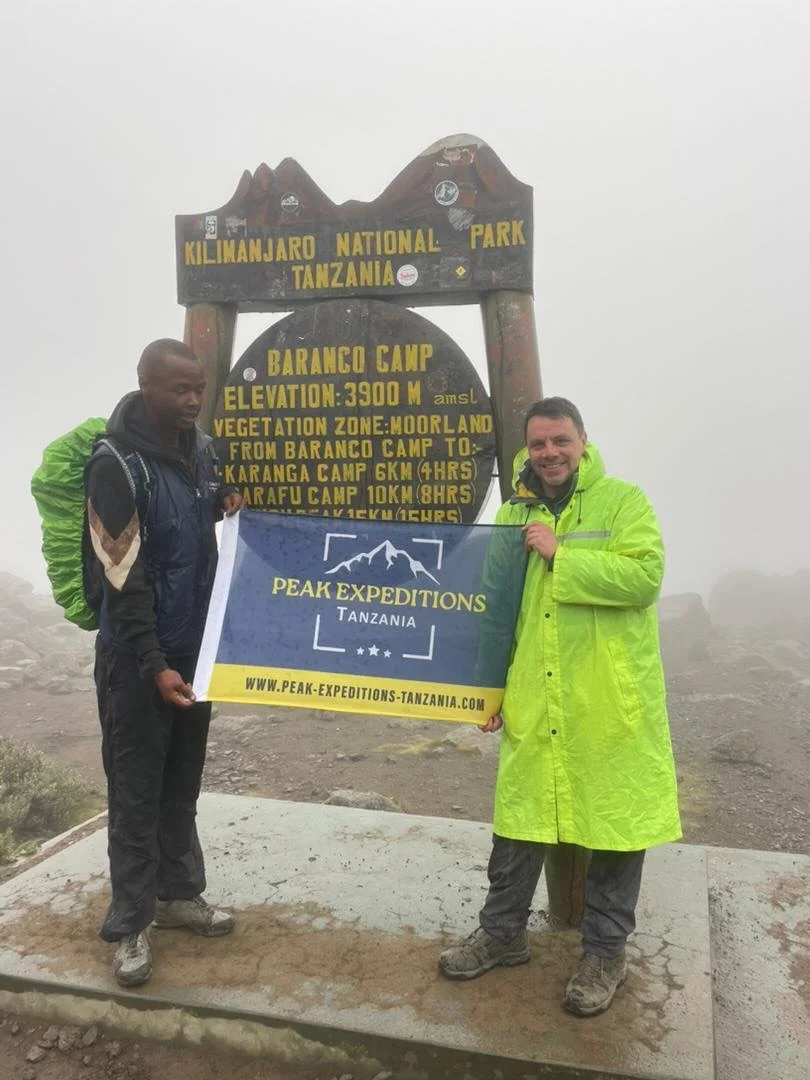 No matter the weather or the challenge On onwards we go: Ed and team have made it to Barranco Camp. 👊🏔️

#Barrancocamp #Mtkilimanjaro #lemoshoroute #peakexpeditionstanzania